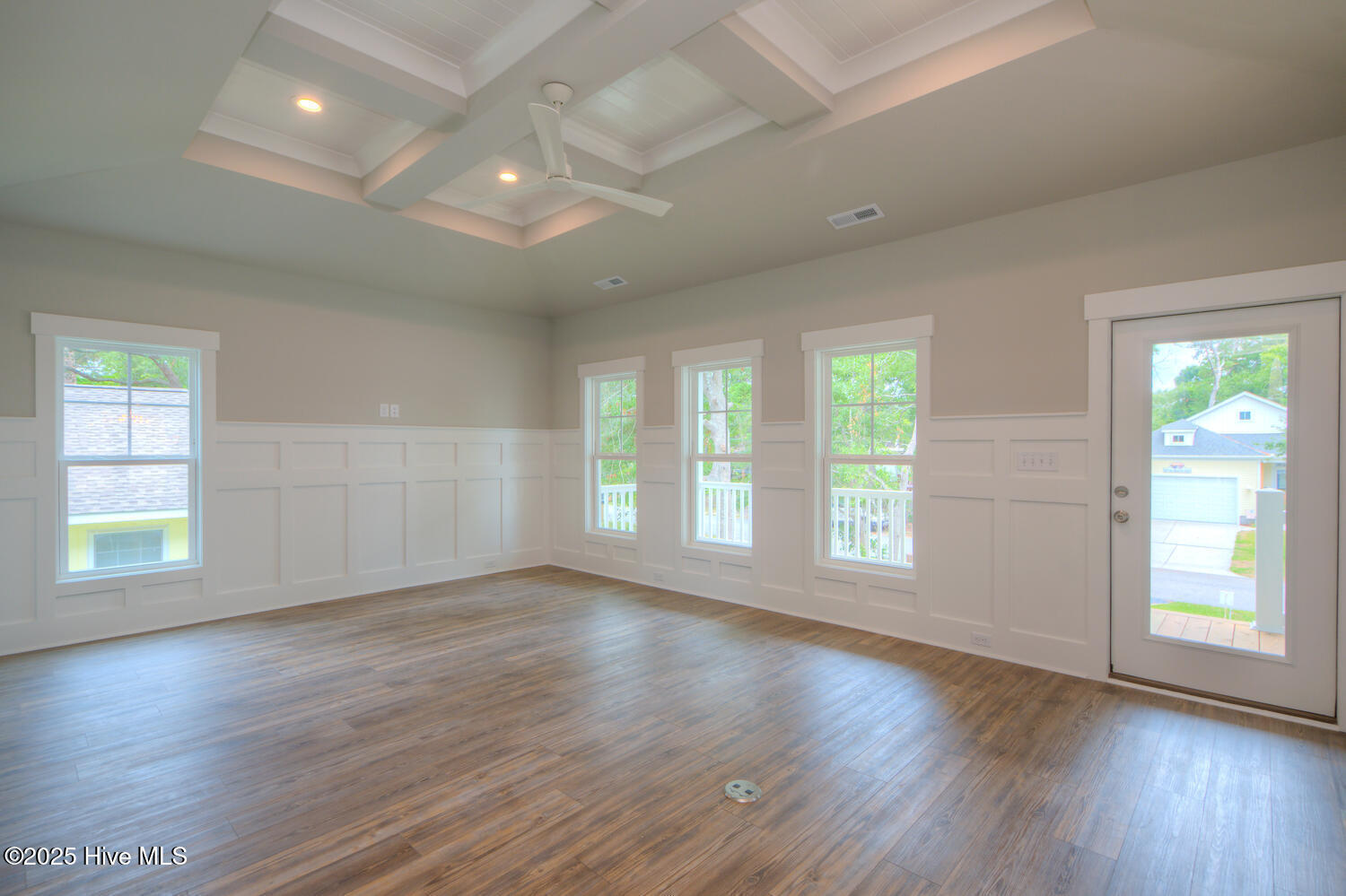 100502884 | Photo 48