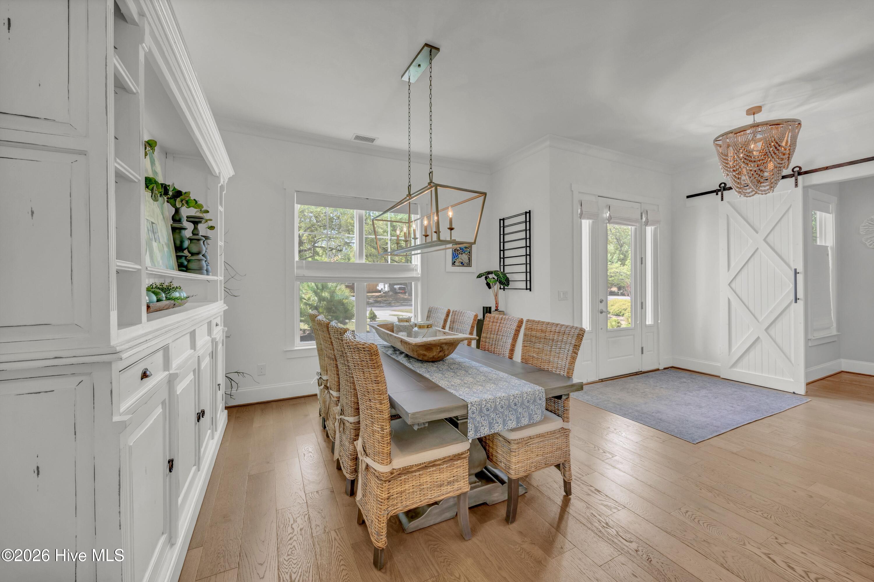 100566048 | Photo 11