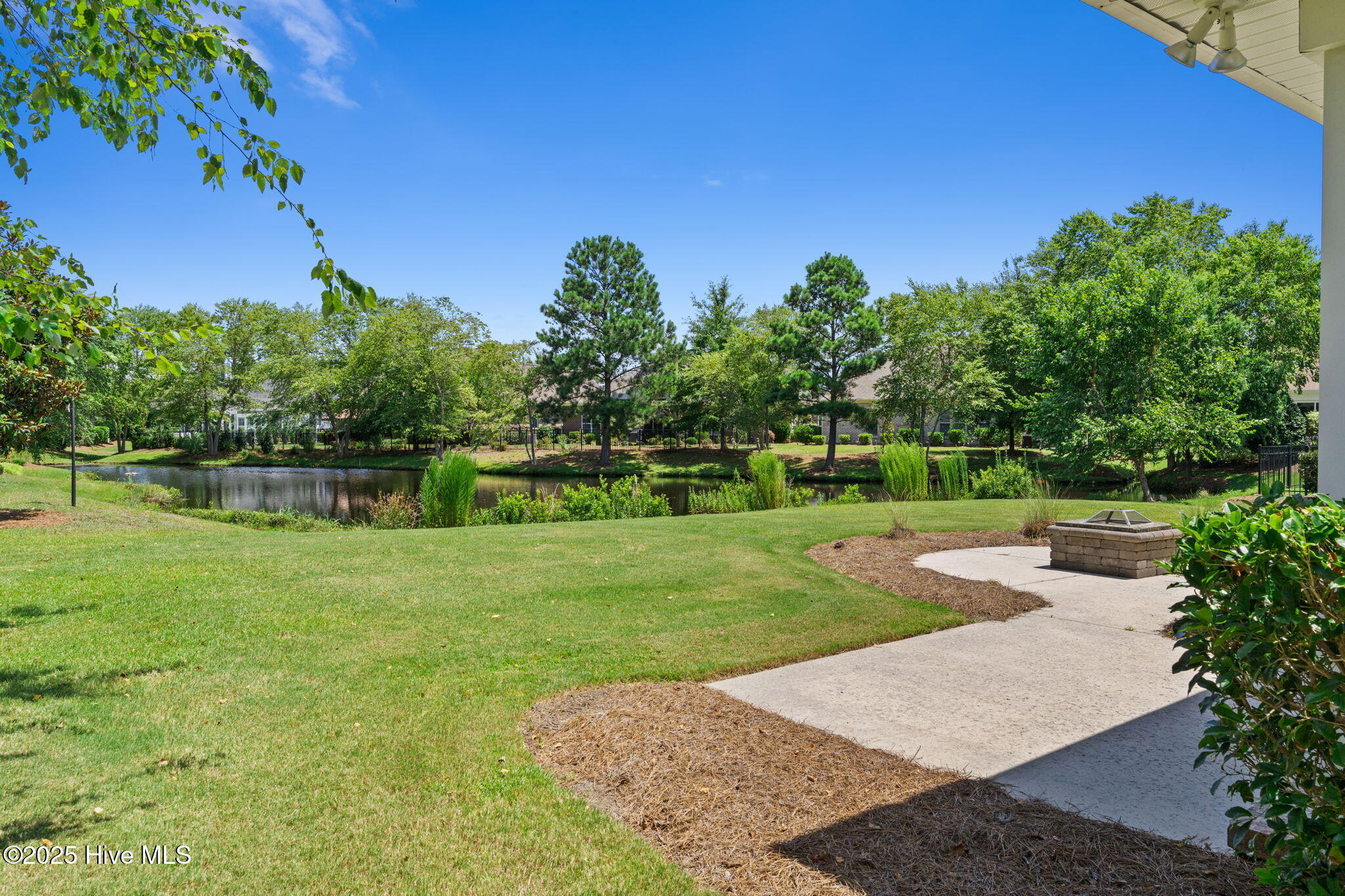 100519304 | Photo 32