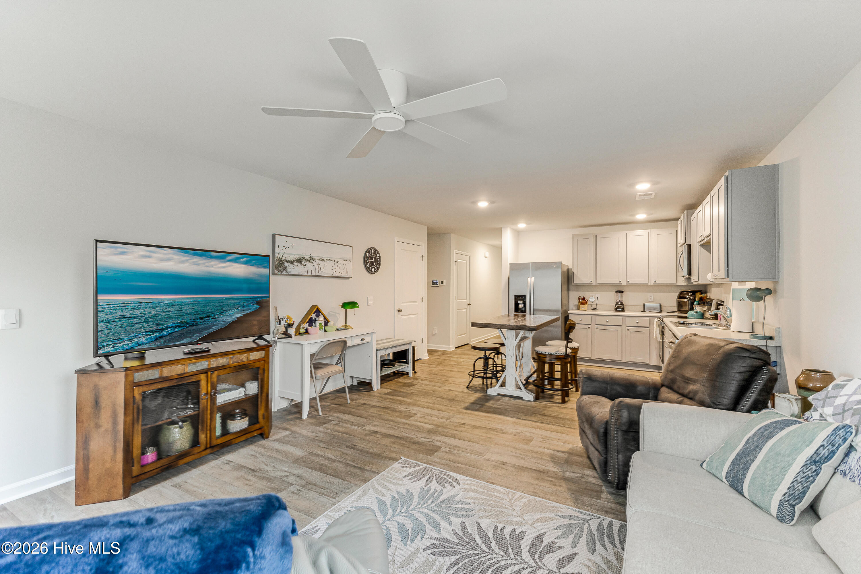 100560906 | Photo 10