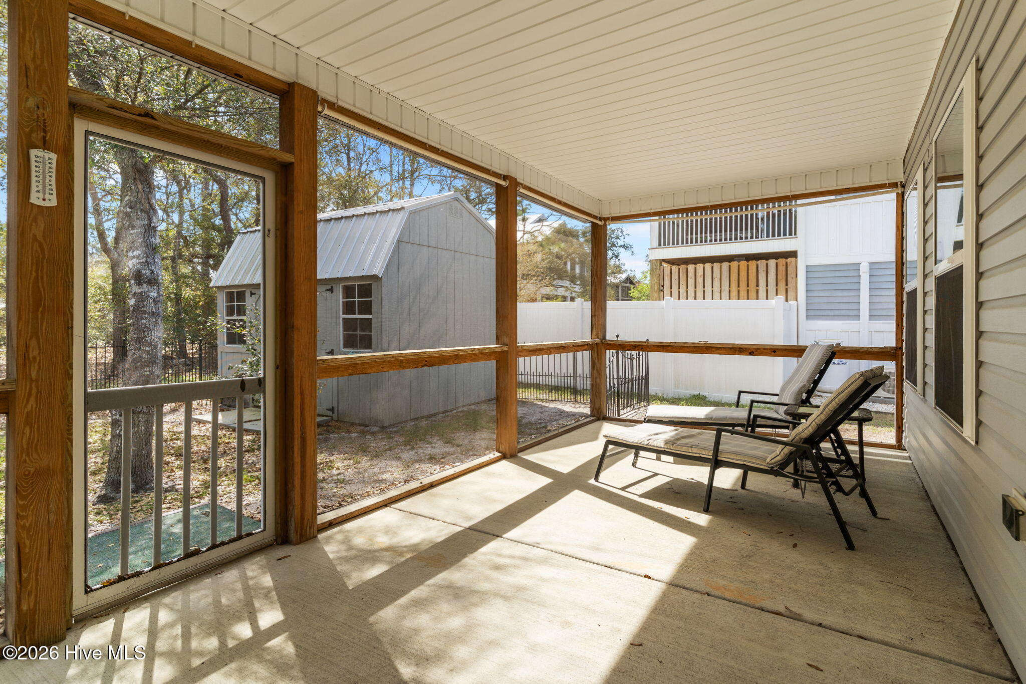 100564480 | Photo 42