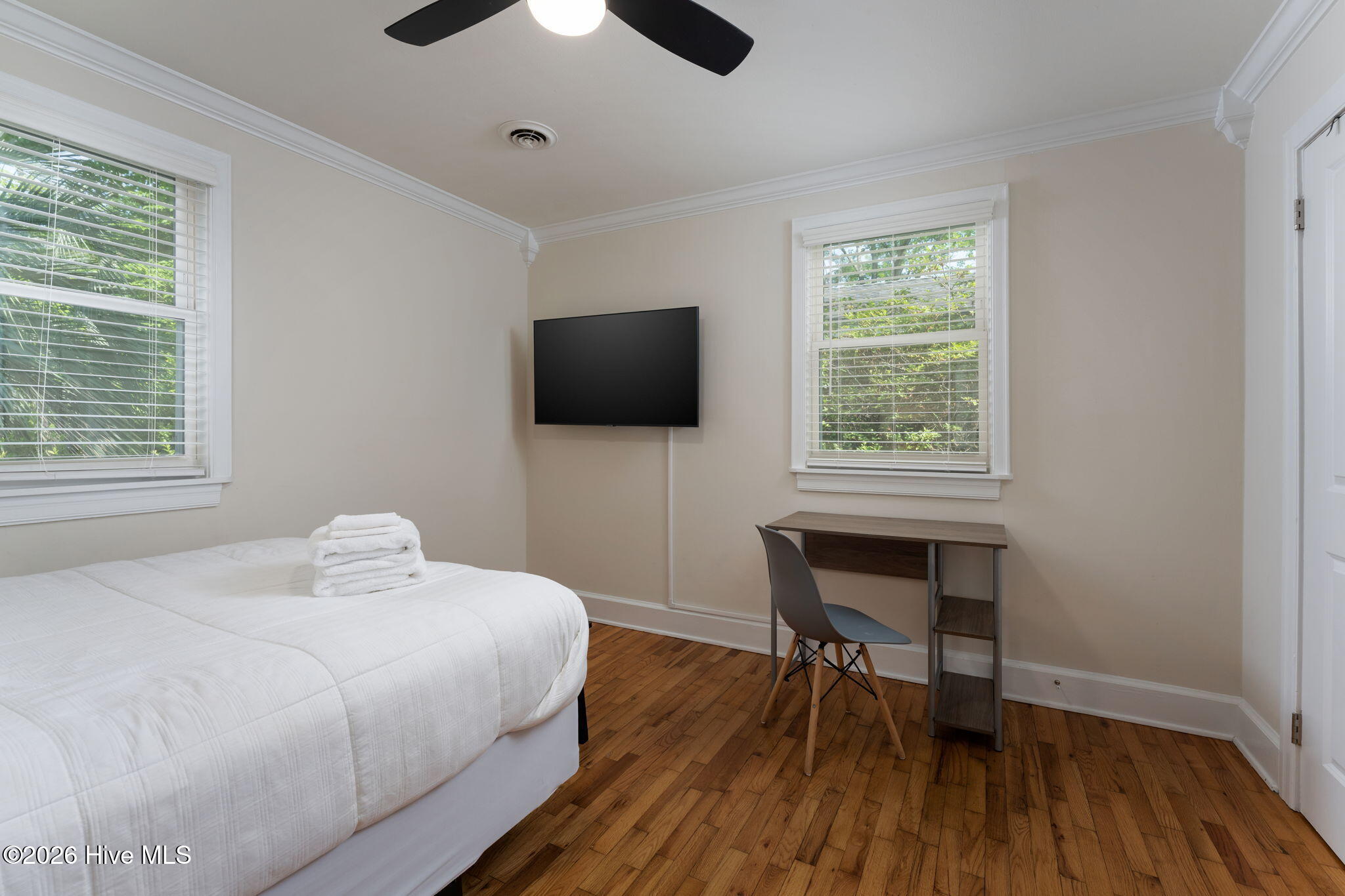 100566182 | Photo 25