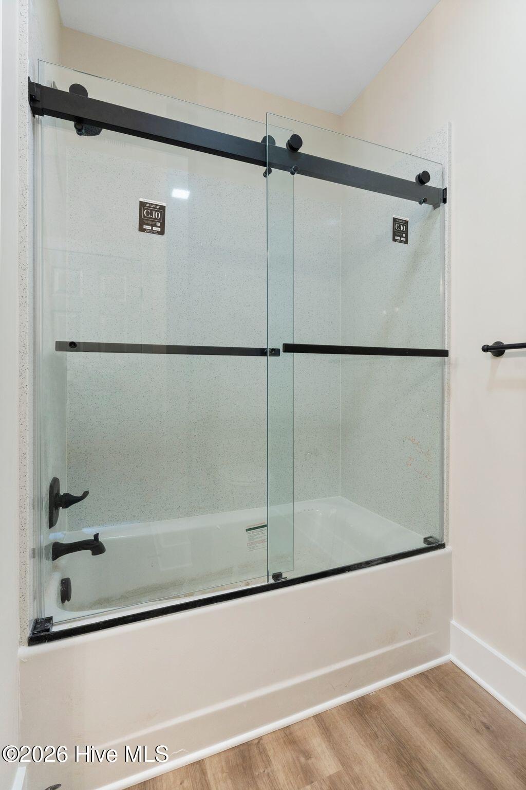 100558043 | Photo 35