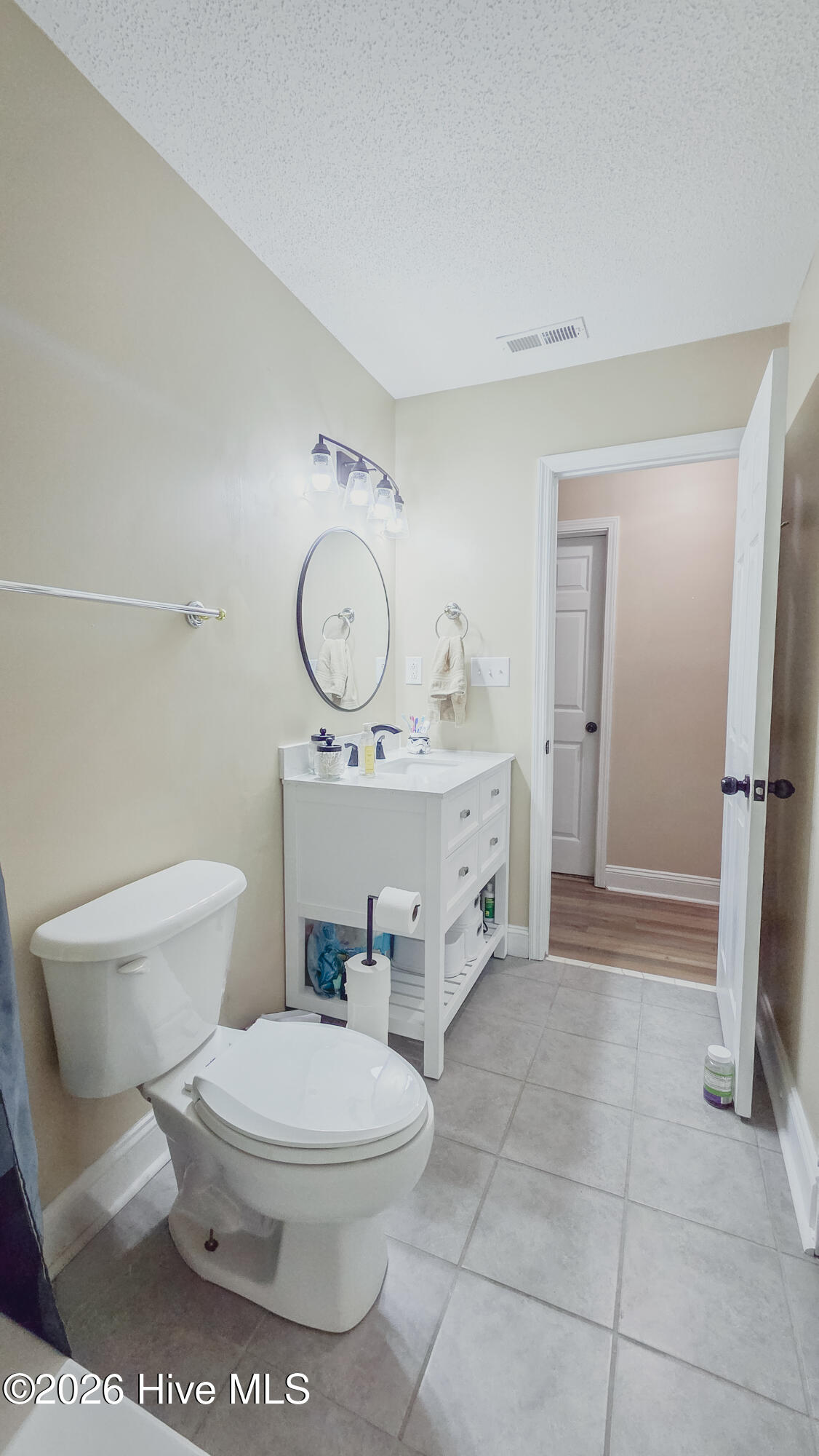 100562387 | Photo 35