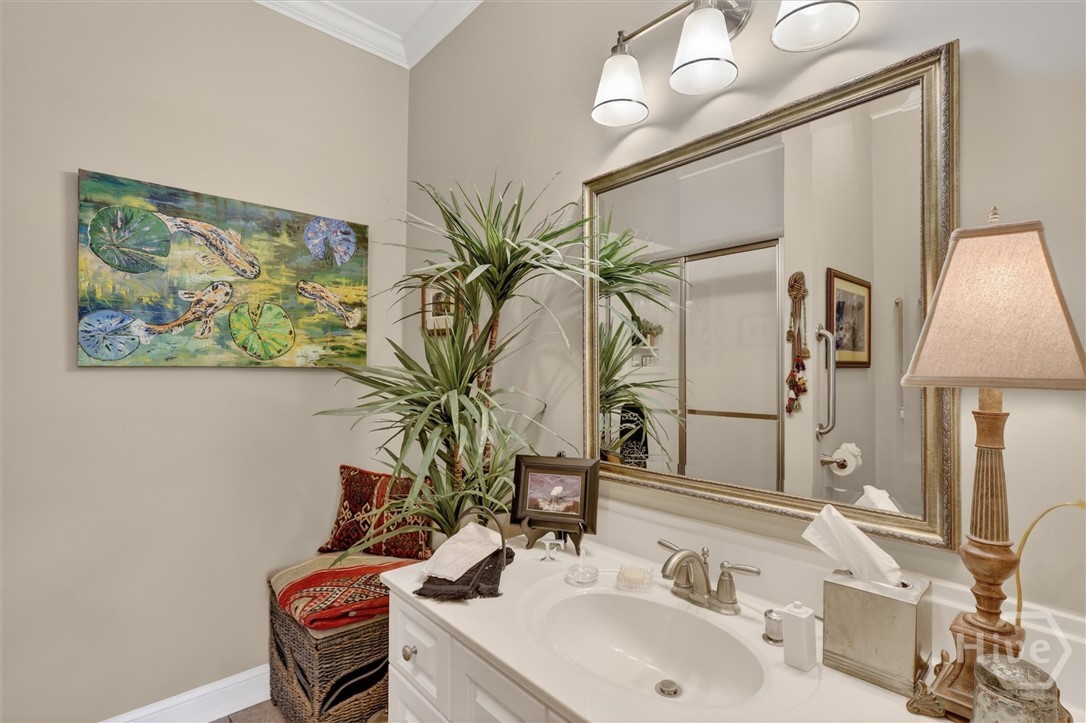 Guest bath for guest suite by primary bedroom