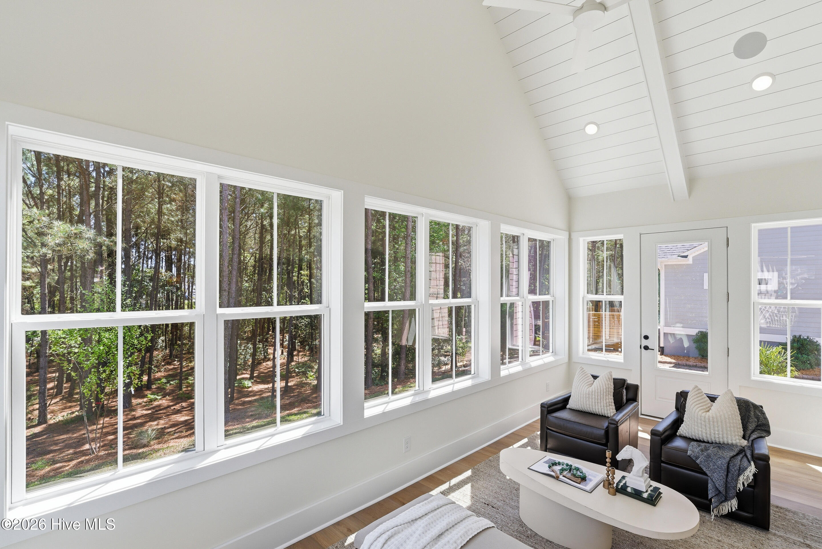 100564913 | Photo 27