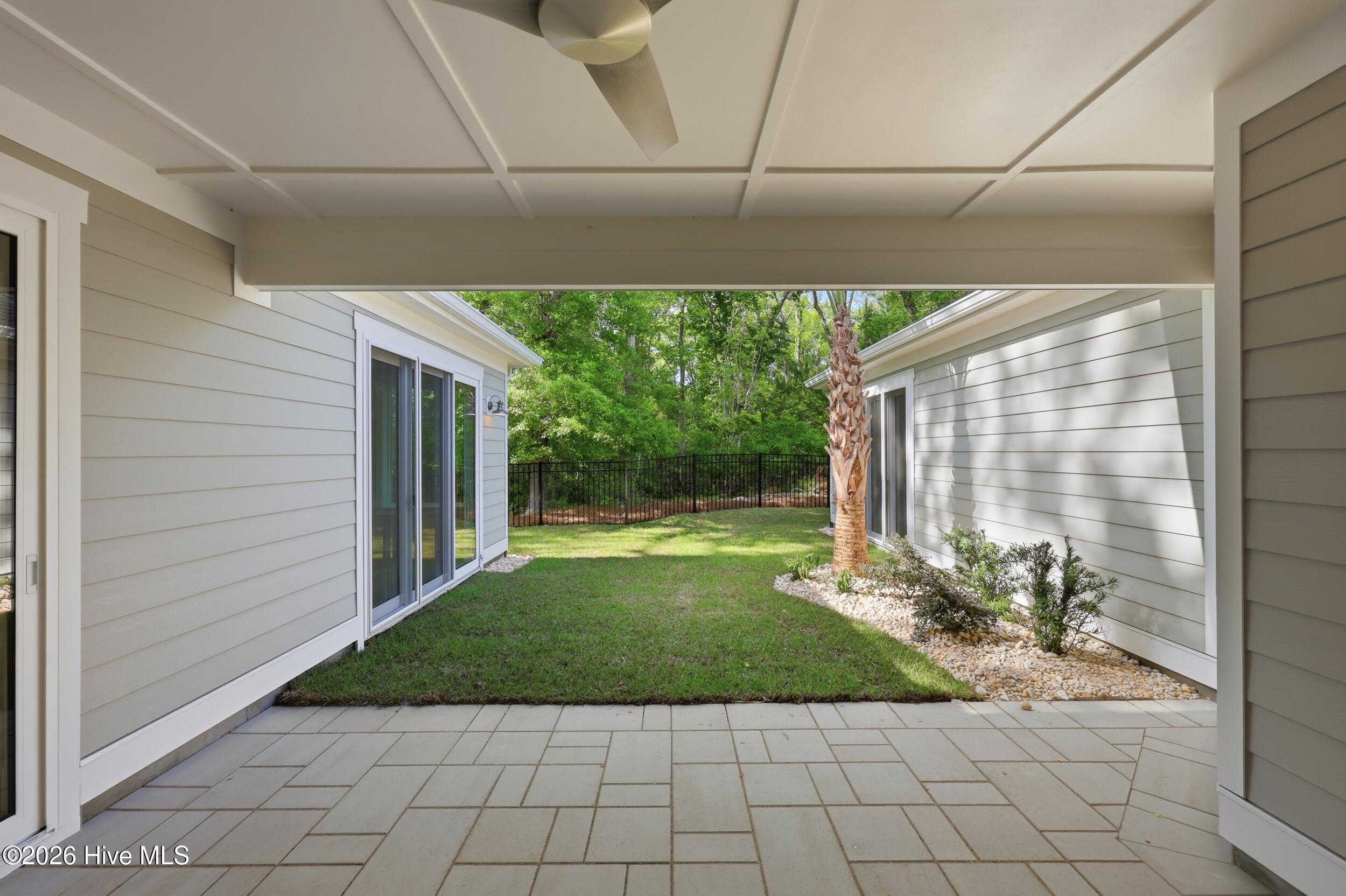 100548658 | Photo 24