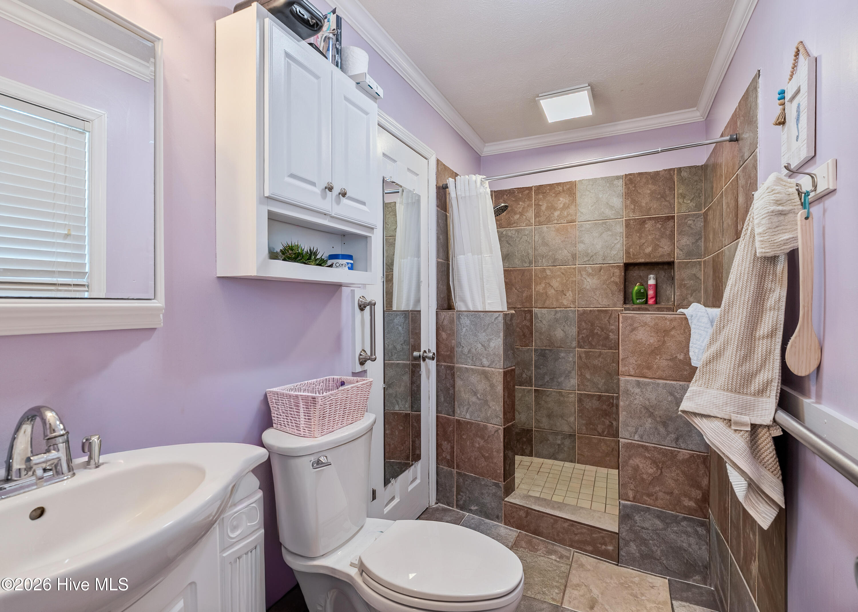 100557025 | Photo 24