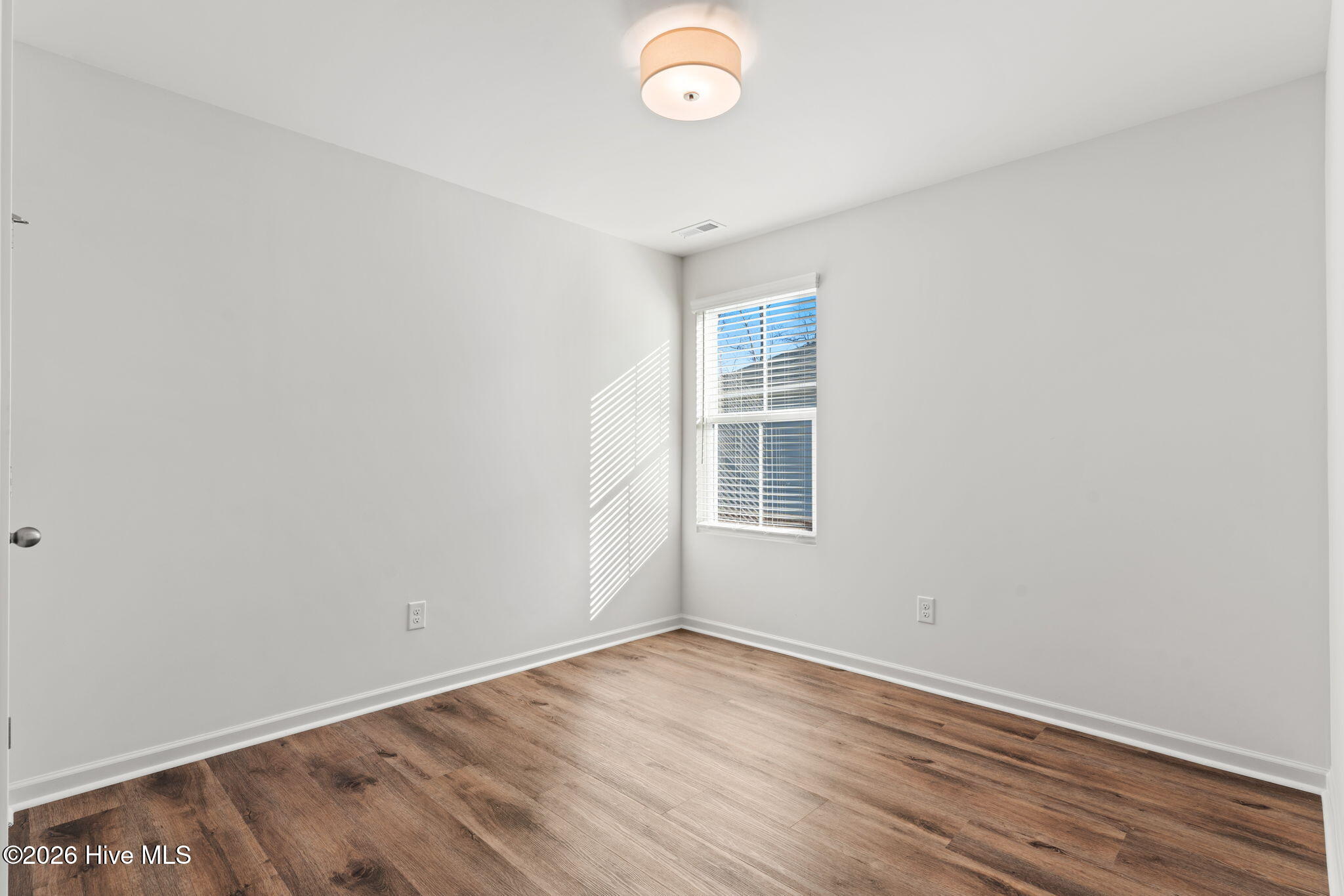 100549751 | Photo 15