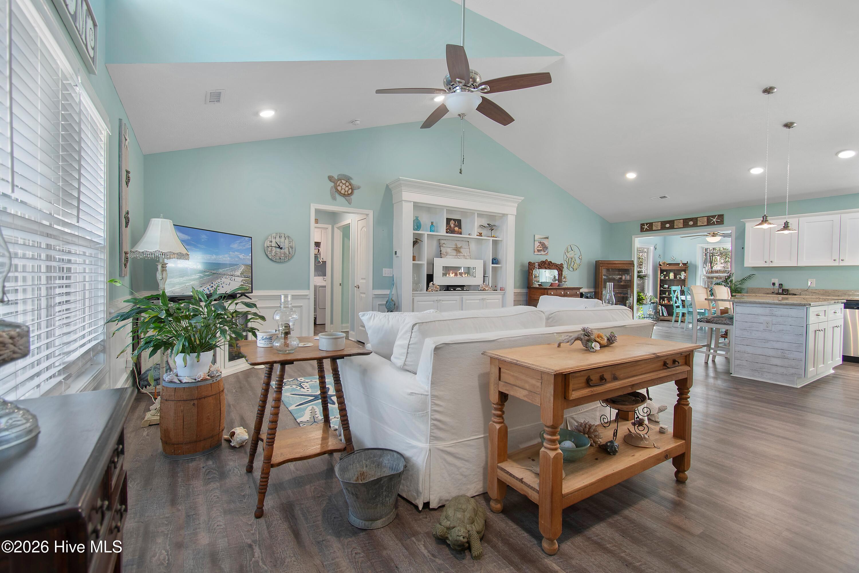 100556546 | Photo 16