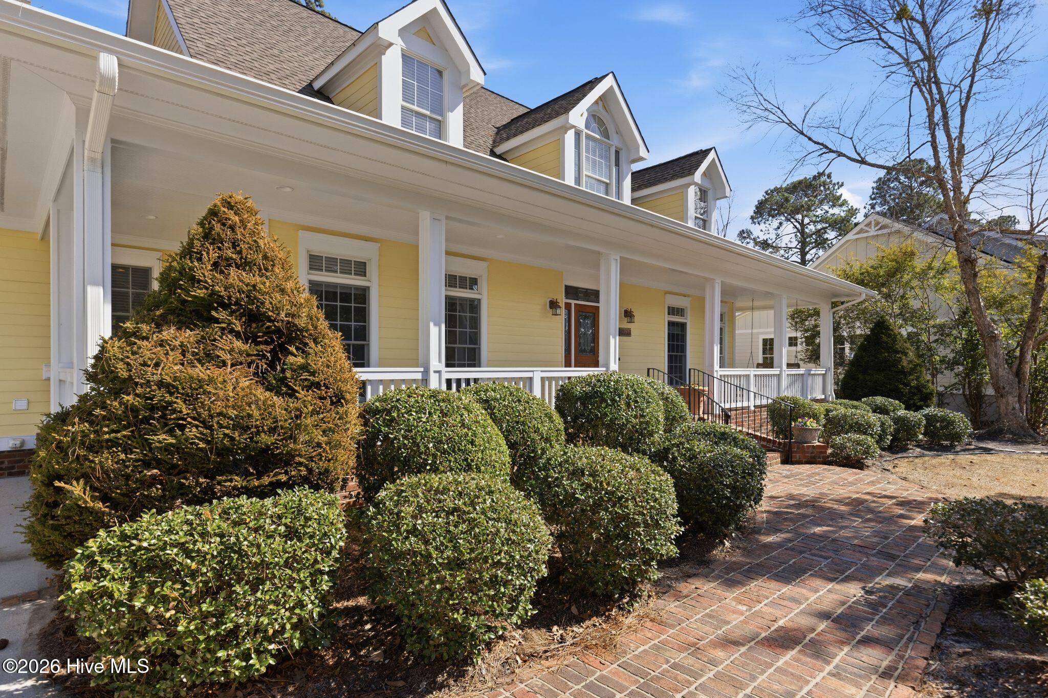 100561180 | Photo 96