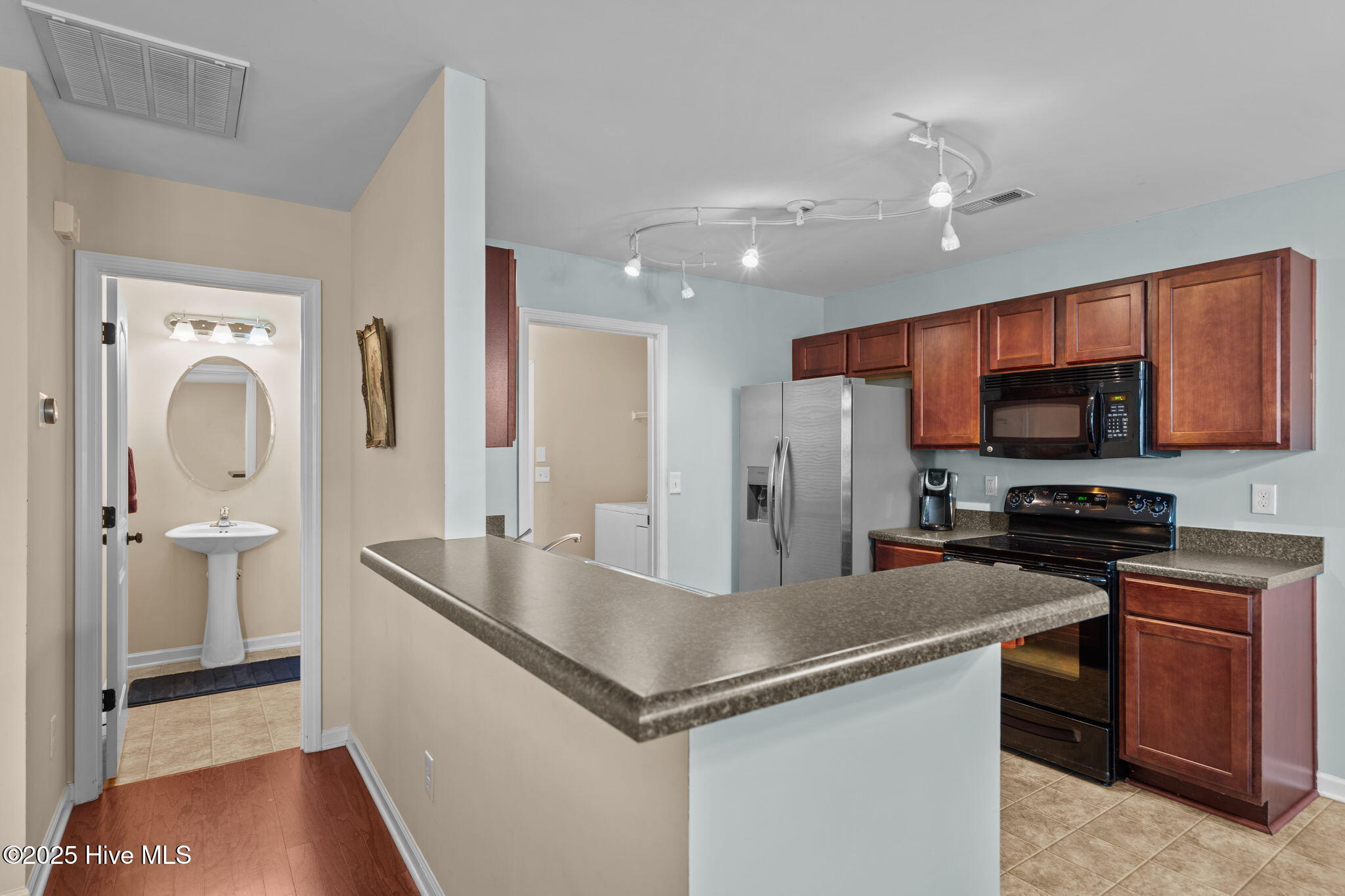 100544048 | Photo 15