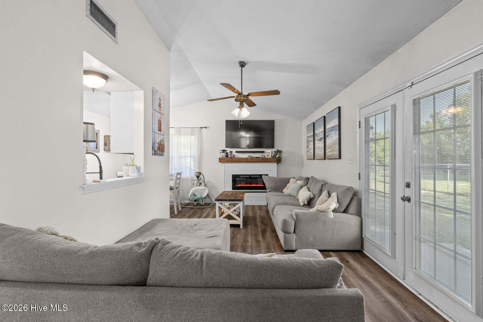 100569037 | Photo 10