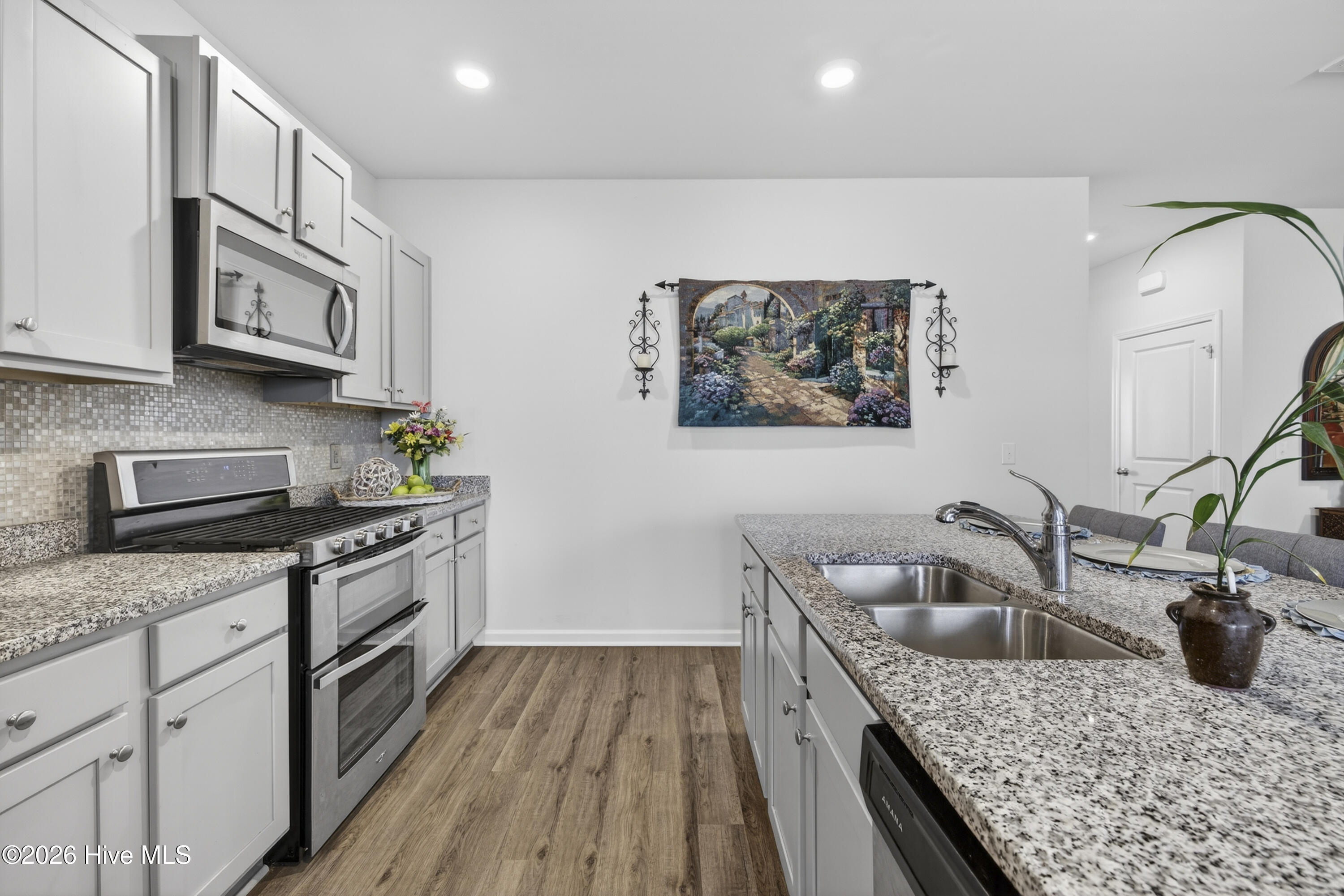 100560970 | Photo 37