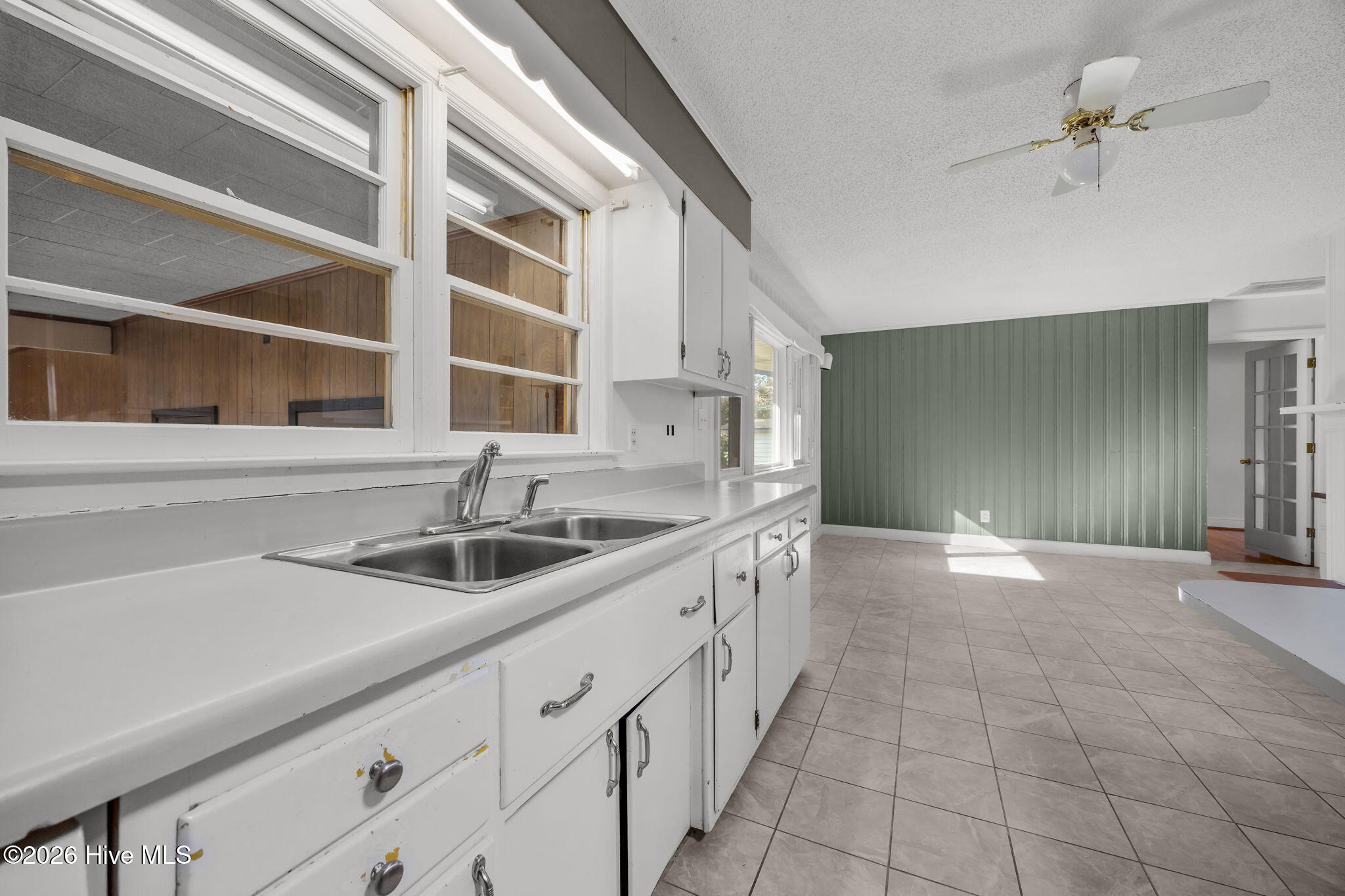 100547084 | Photo 33