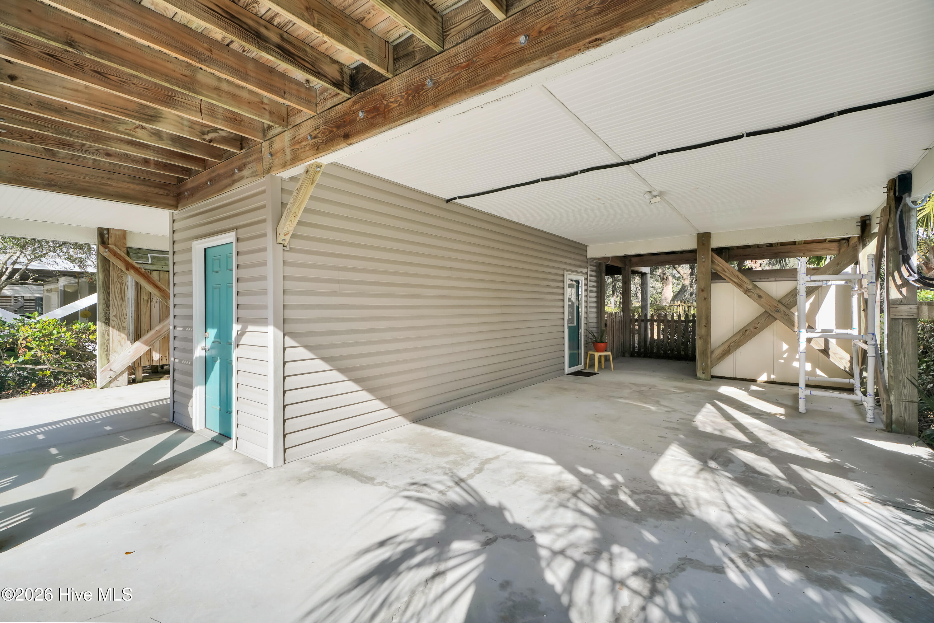 100550810 | Photo 38