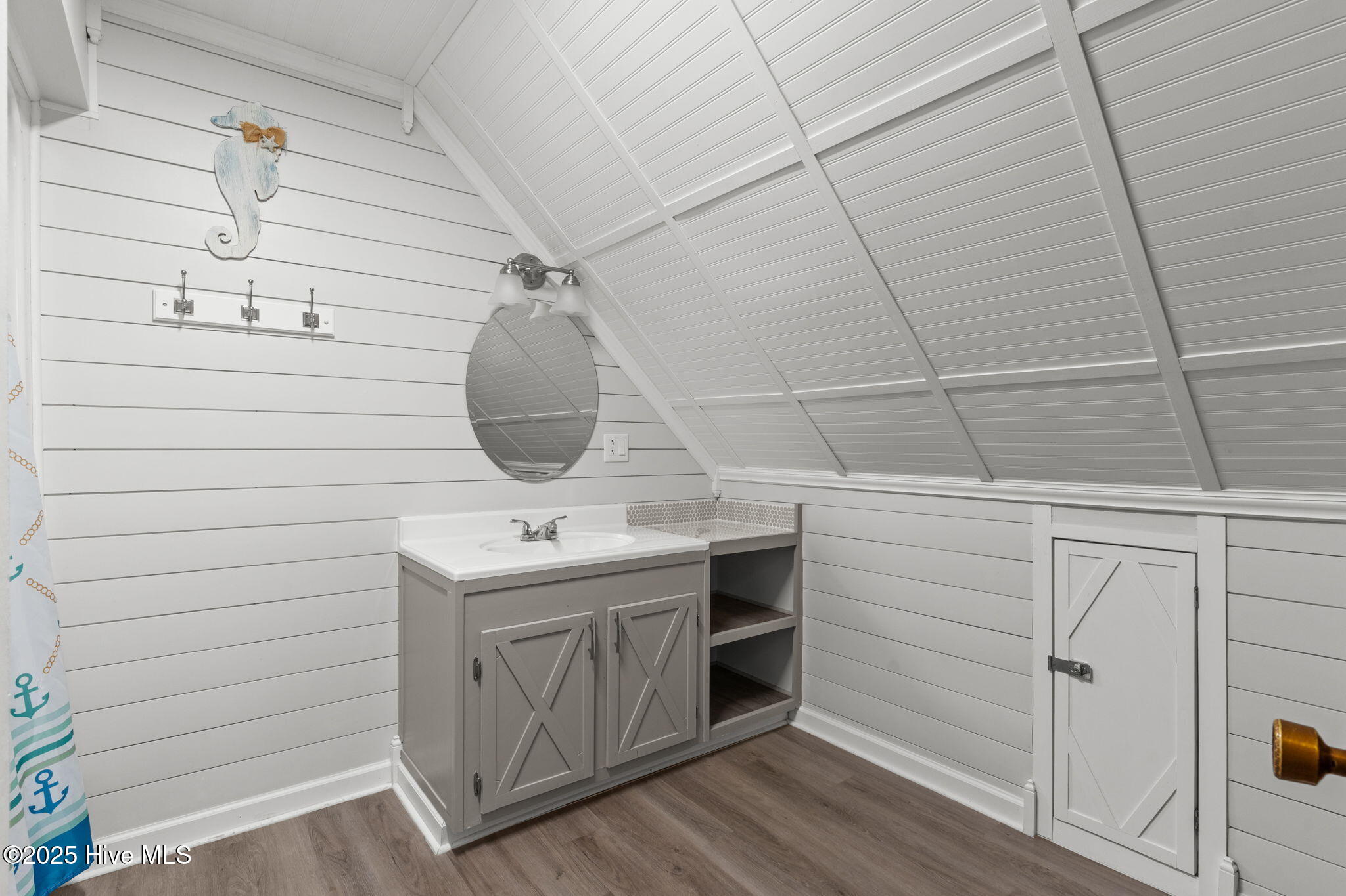 100540487 | Photo 50