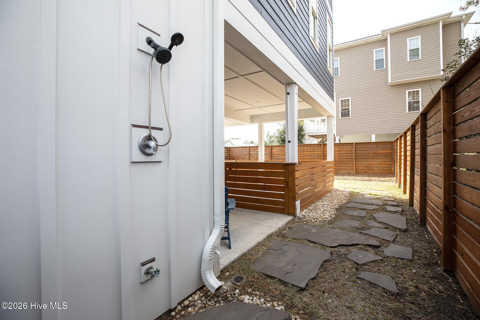 100562975 | Photo 63