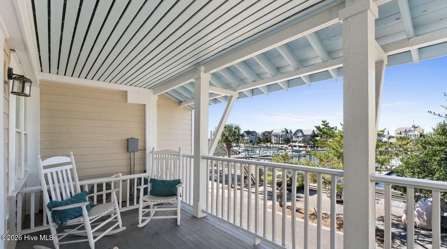 100554600 | Photo 12