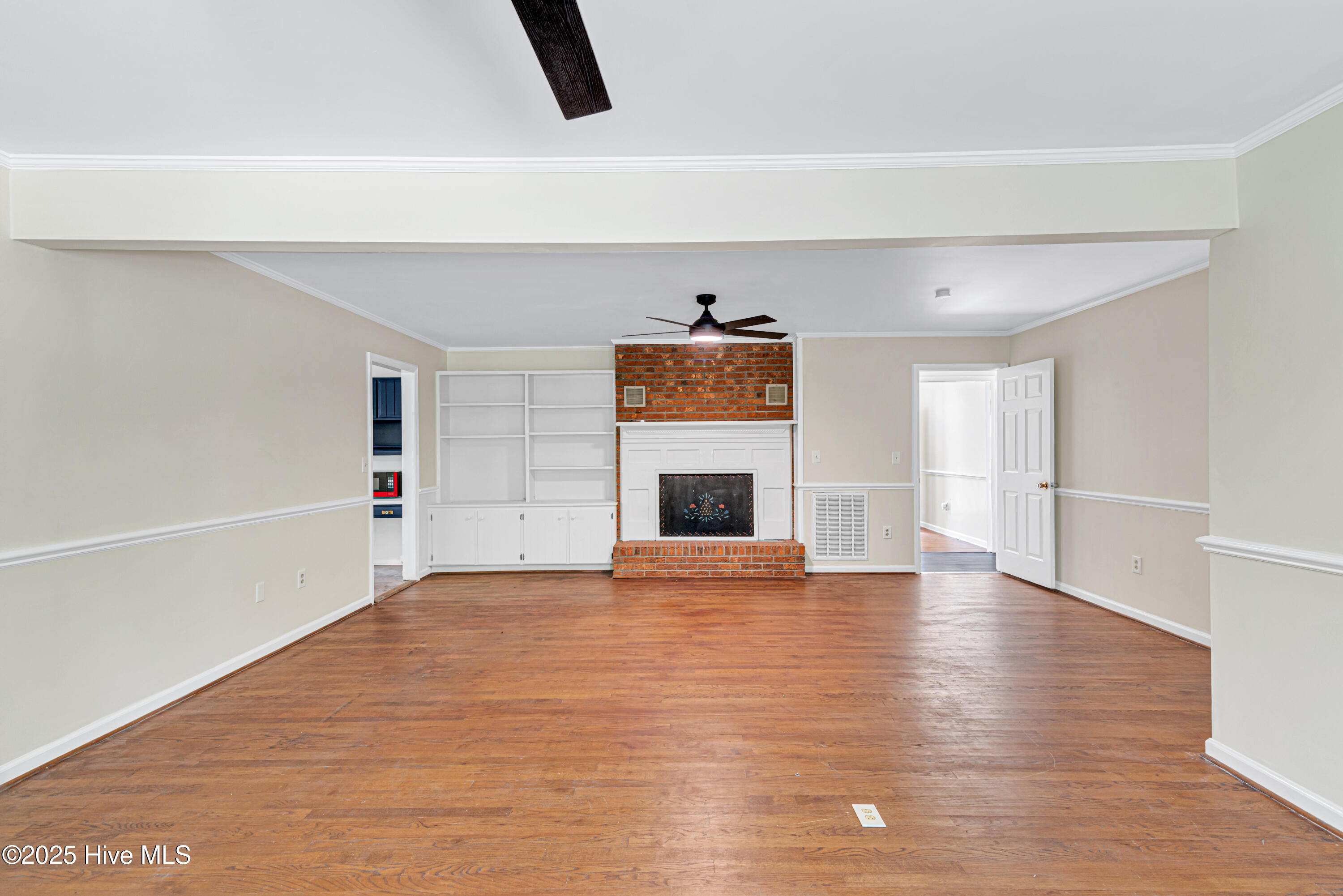 100536398 | Photo 17