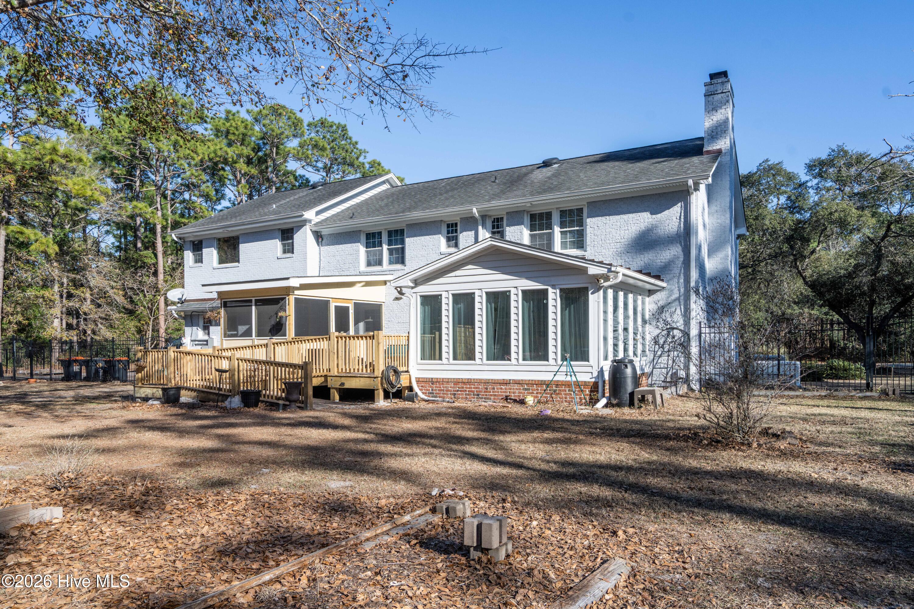 100548733 | Photo 34