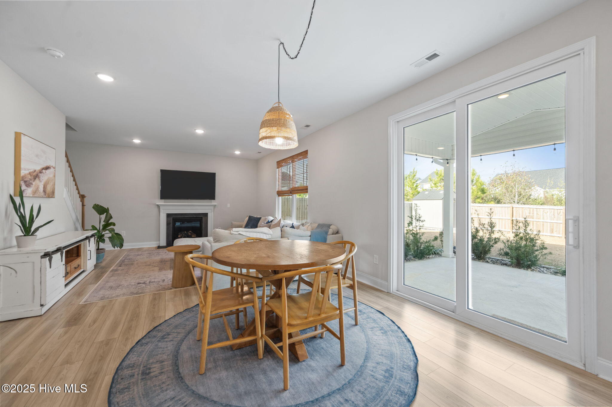 100547025 | Photo 19