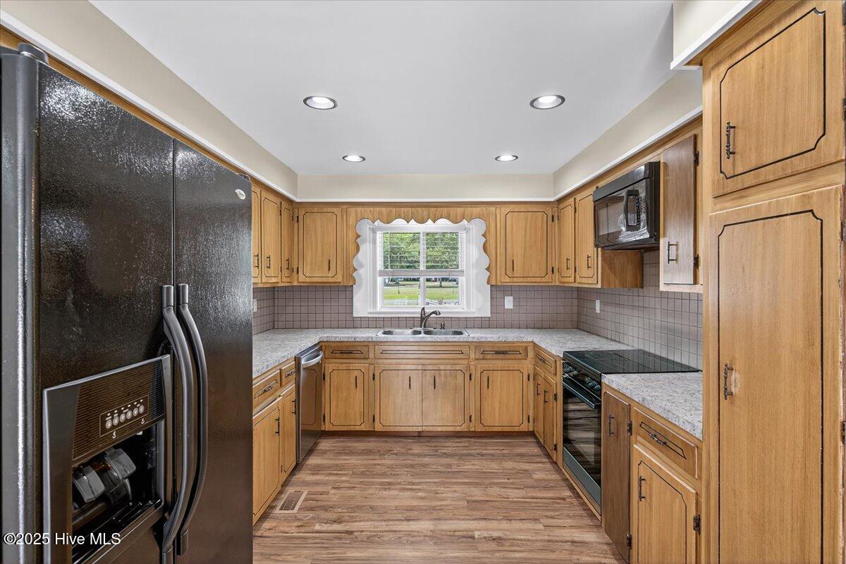 100513703 | Photo 24