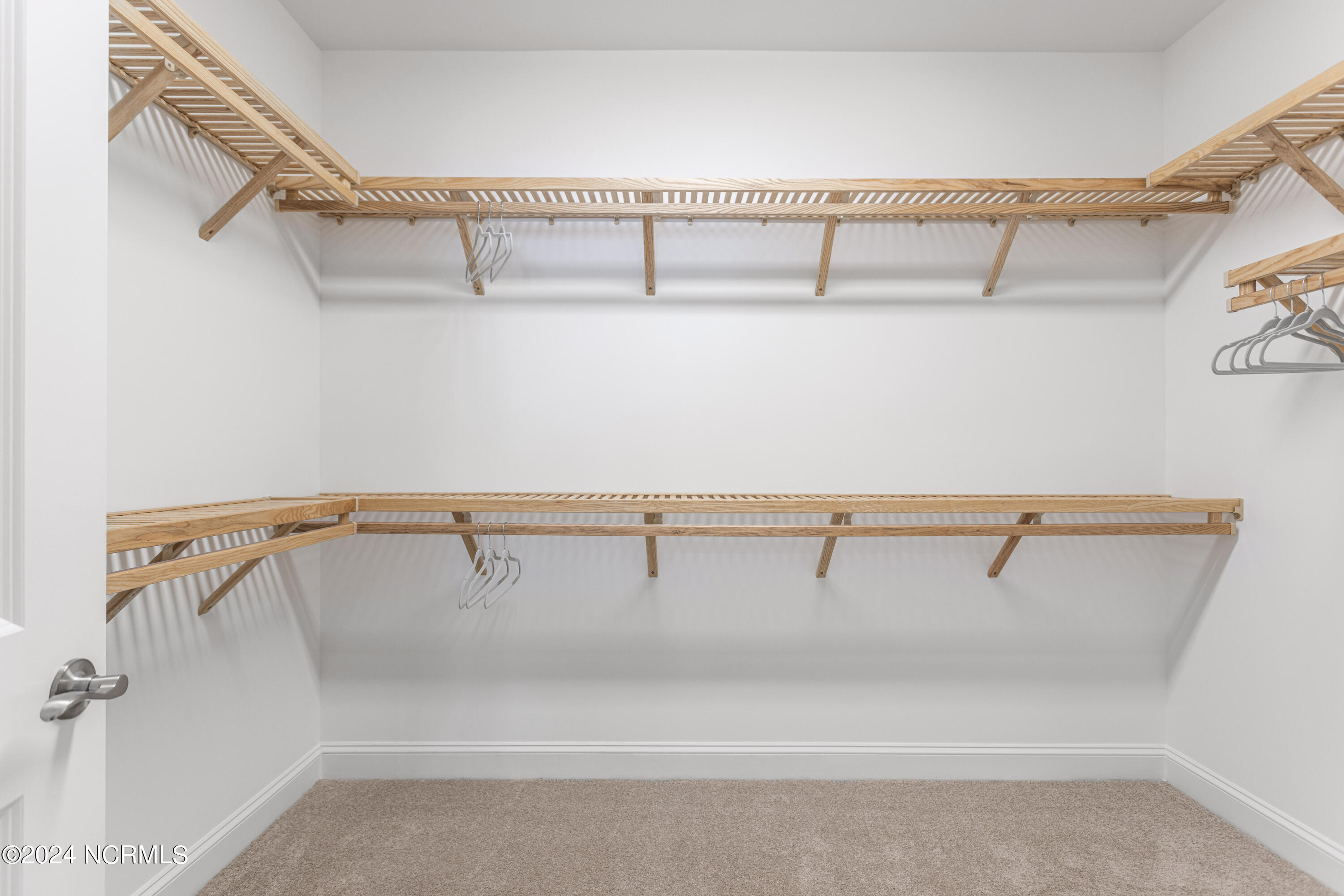 100544983 | Photo 40