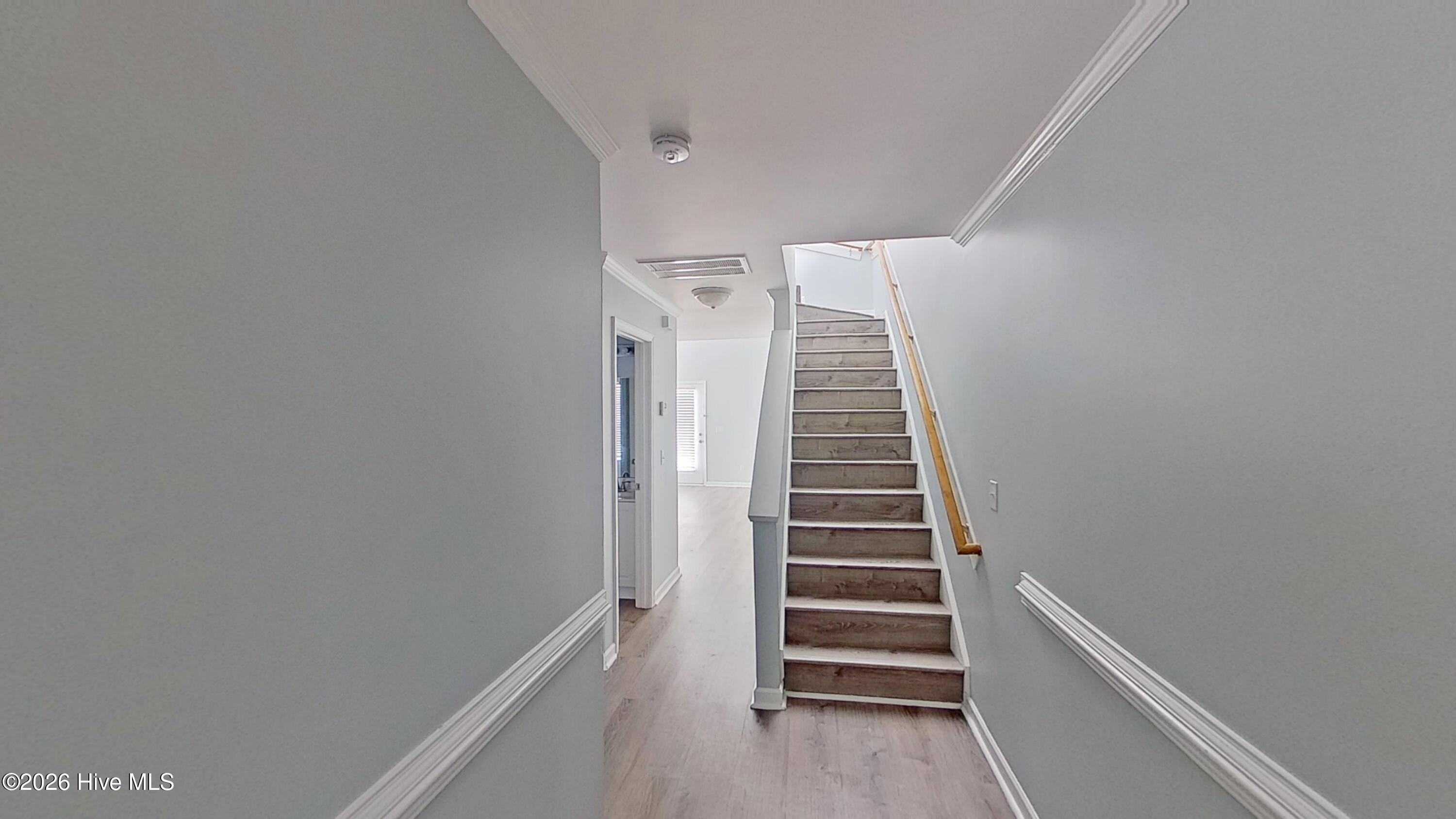 100549358 | Photo 10