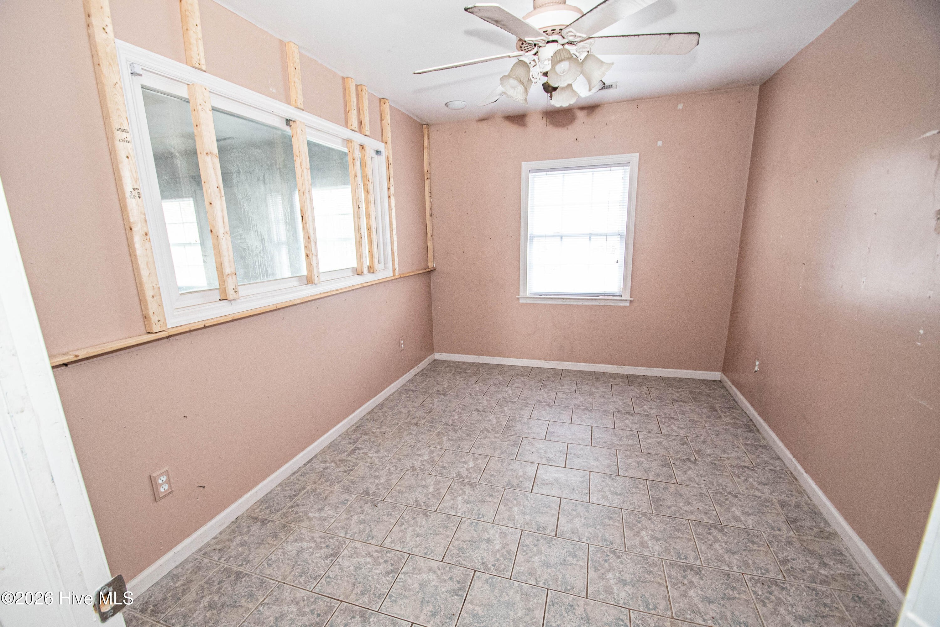 100554642 | Photo 87