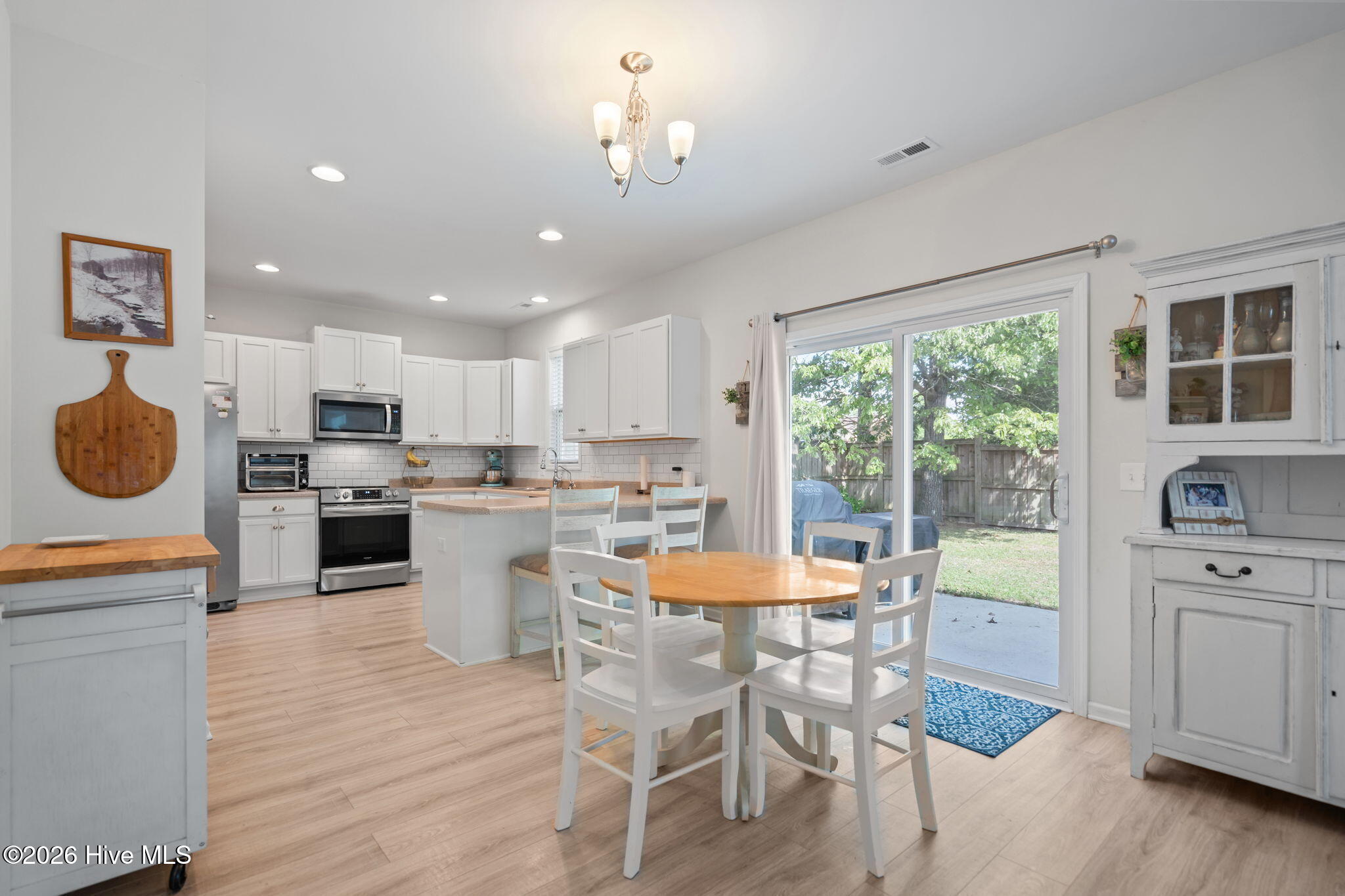 100570490 | Photo 12