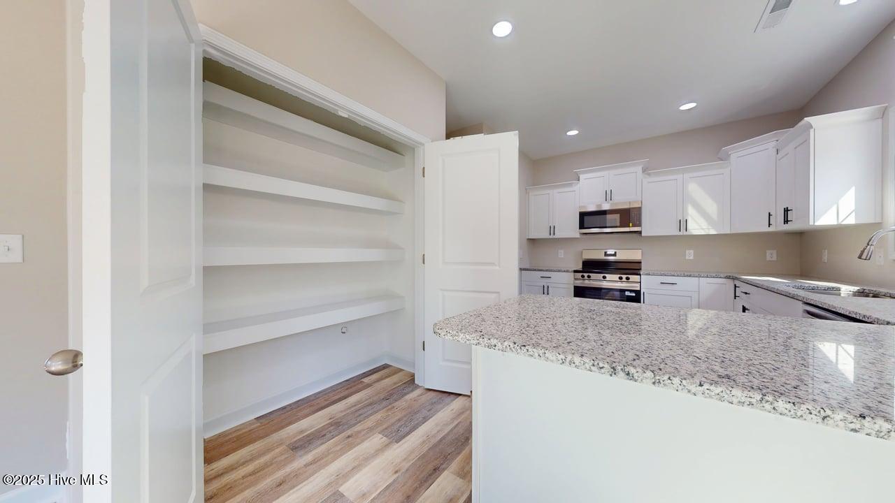 100542027 | Photo 22