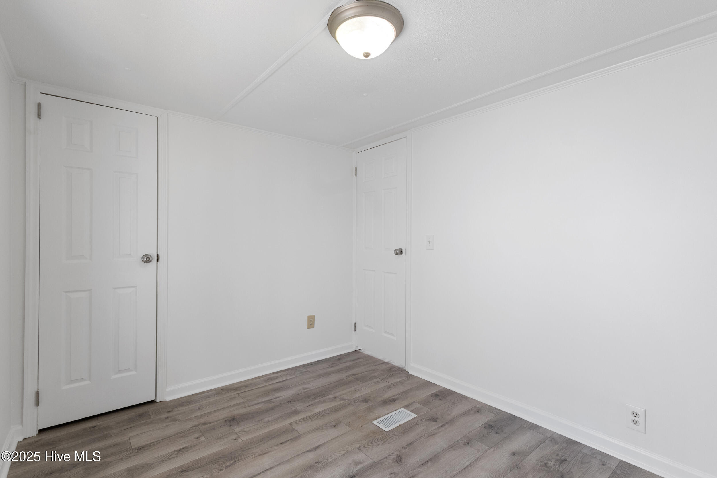 100545397 | Photo 14