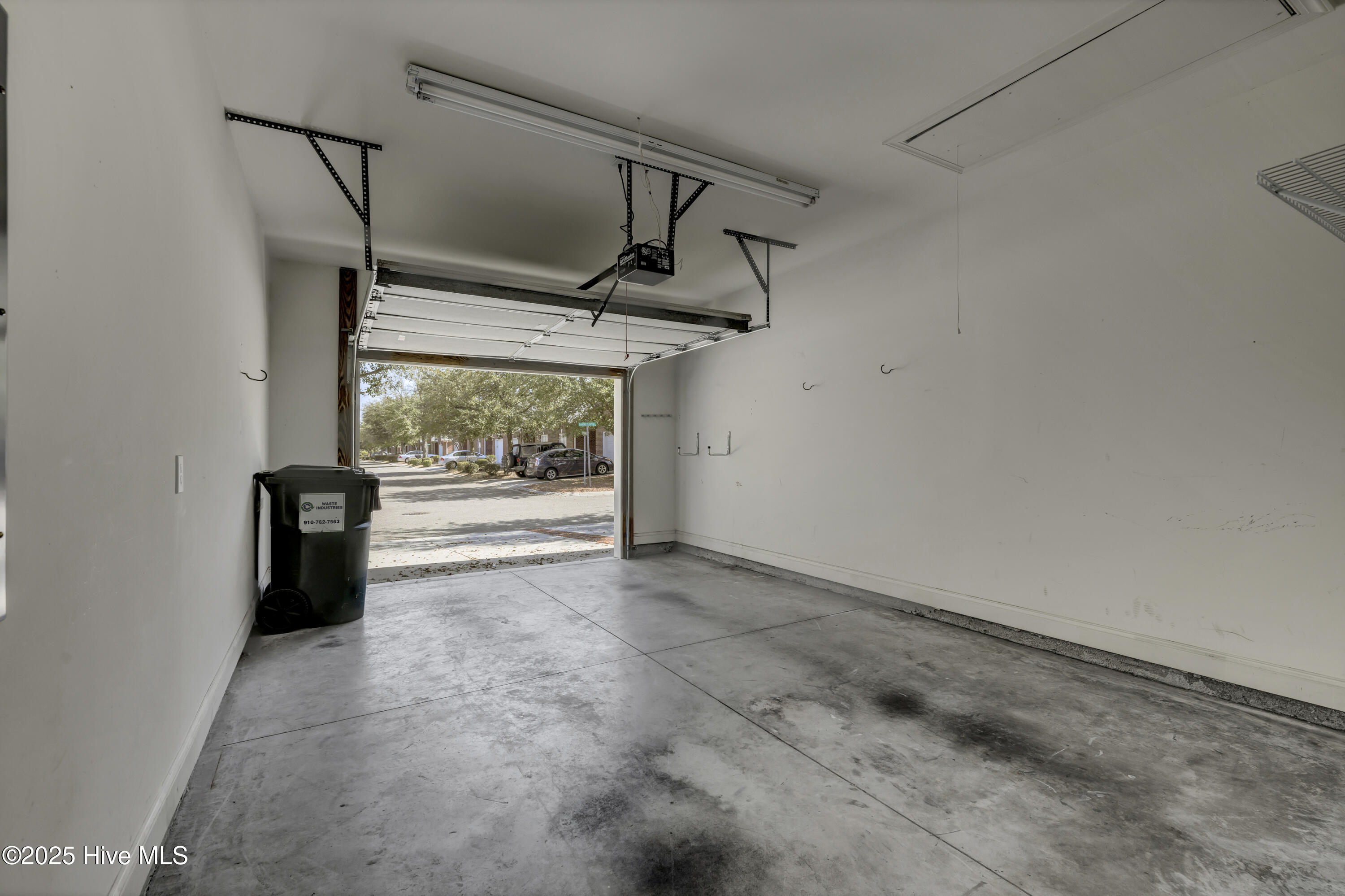 100545653 | Photo 21