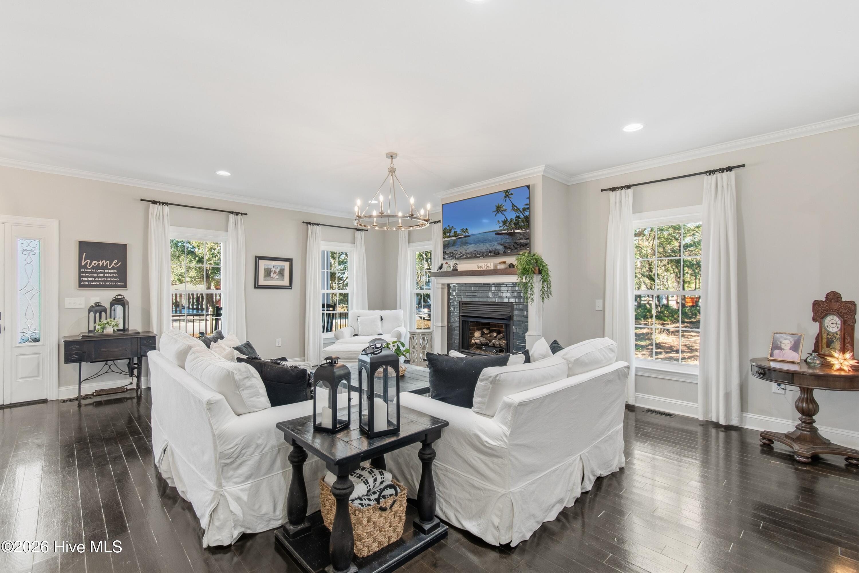 100550305 | Photo 11