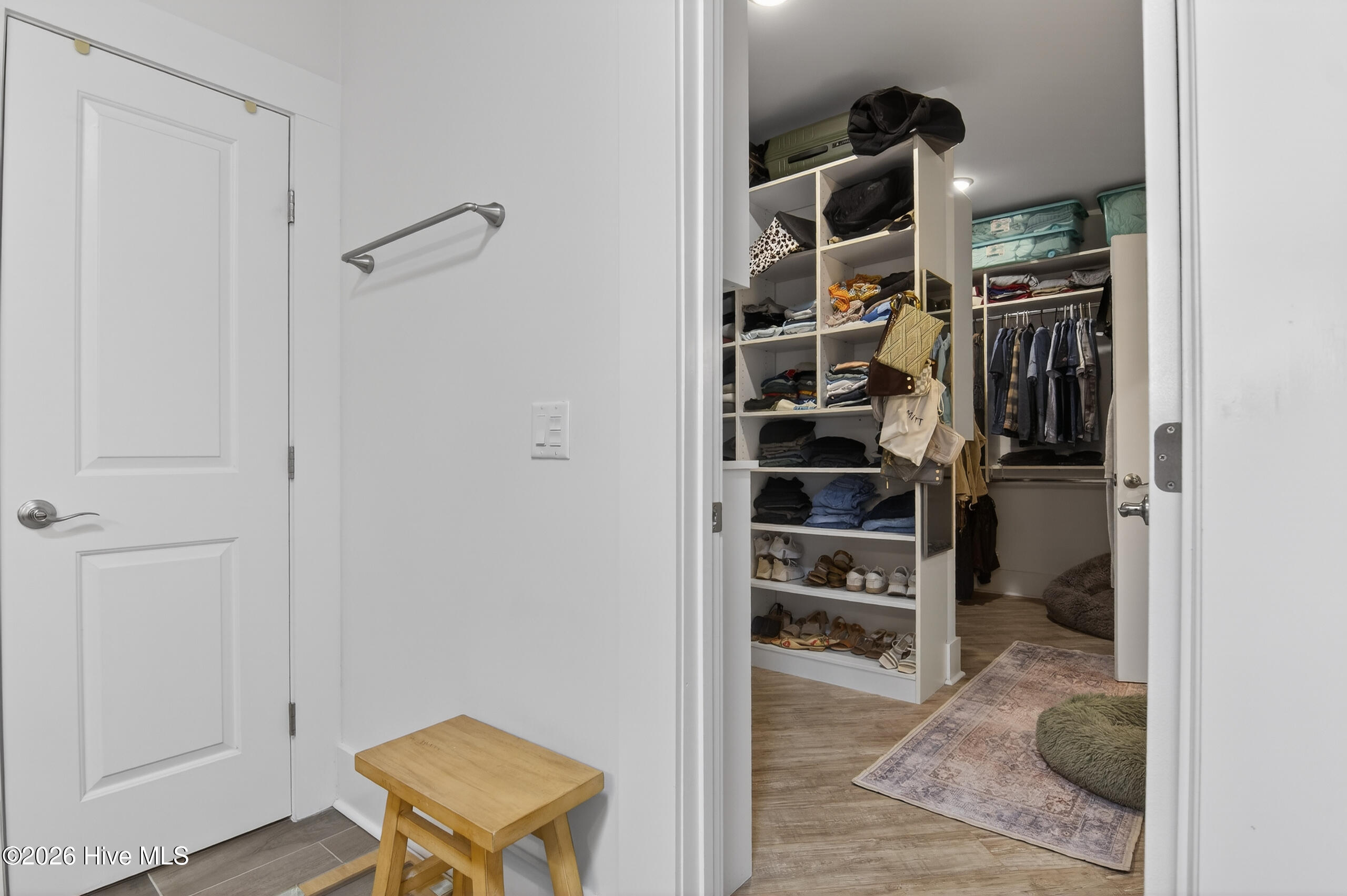 100565321 | Photo 45