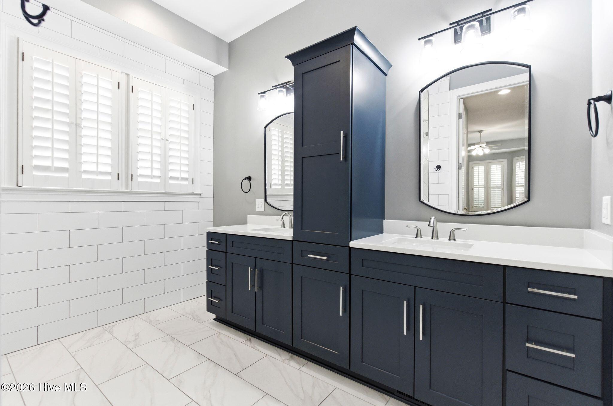 100567139 | Photo 30