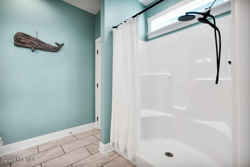 100568097 | Photo 24