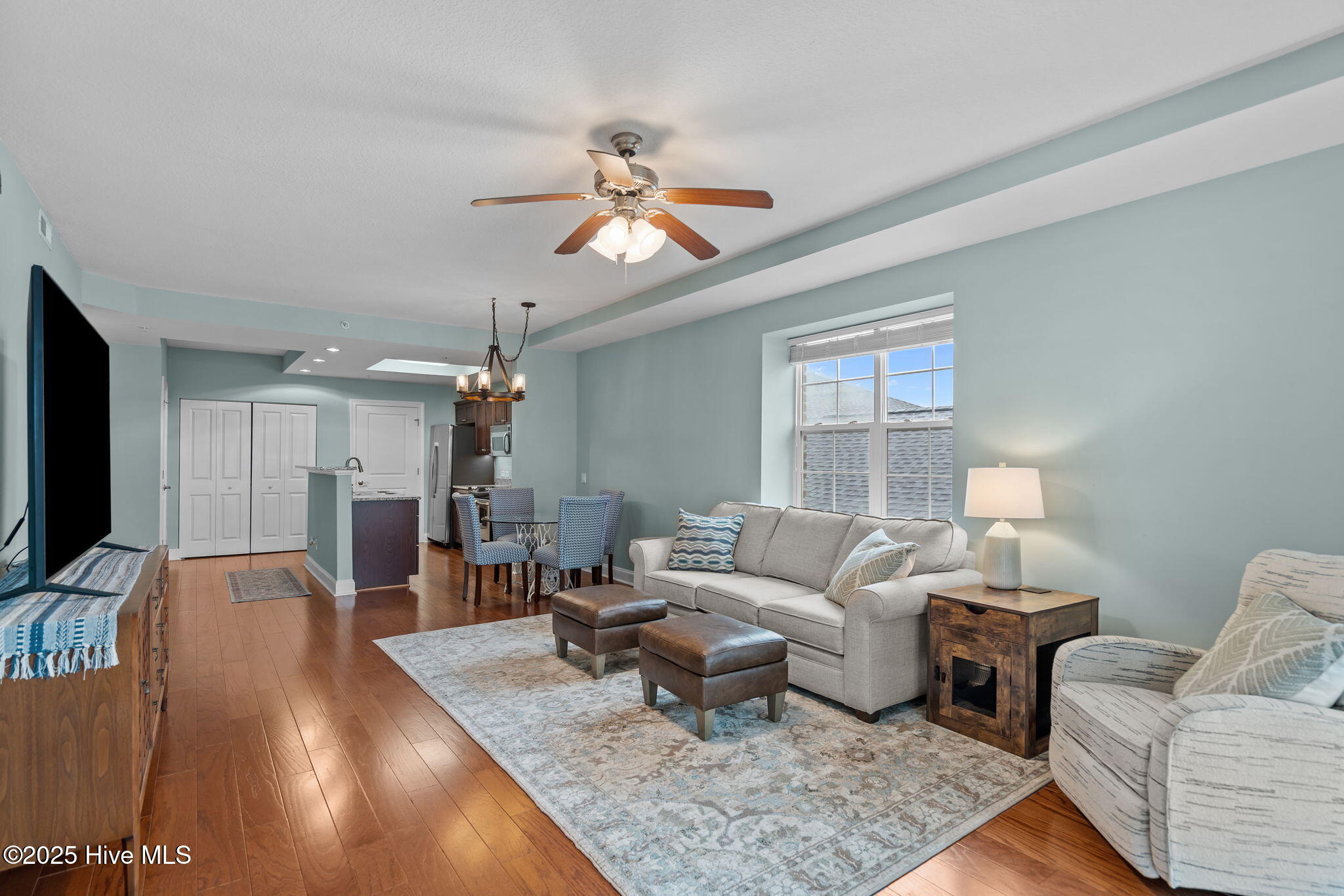 100535787 | Photo 18