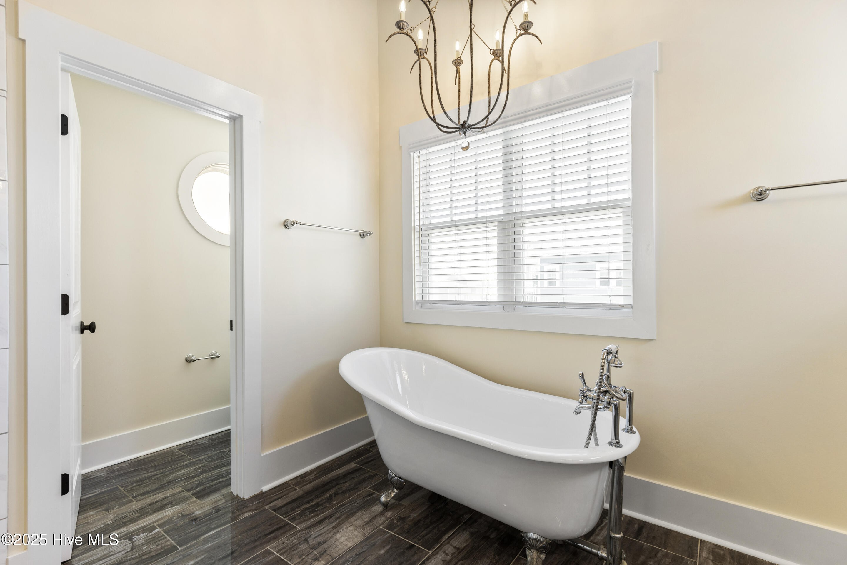 100546284 | Photo 47