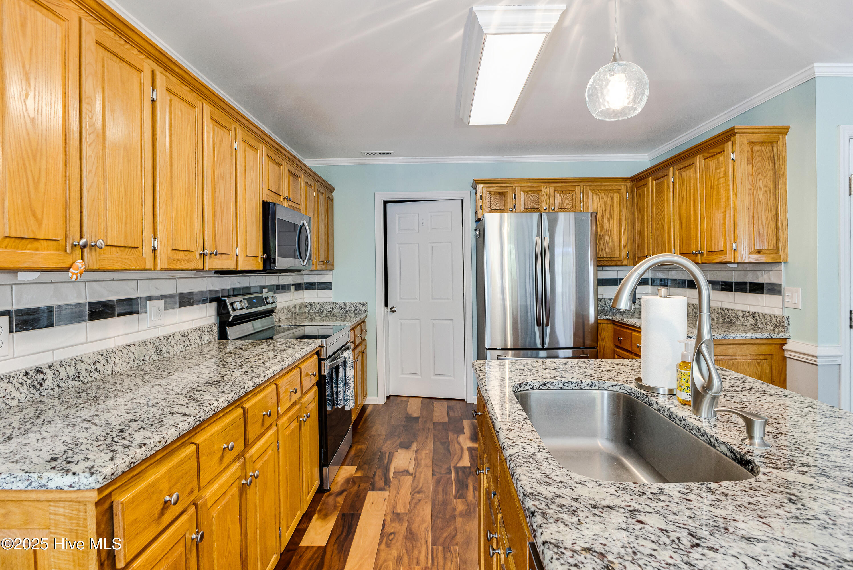 100523594 | Photo 13