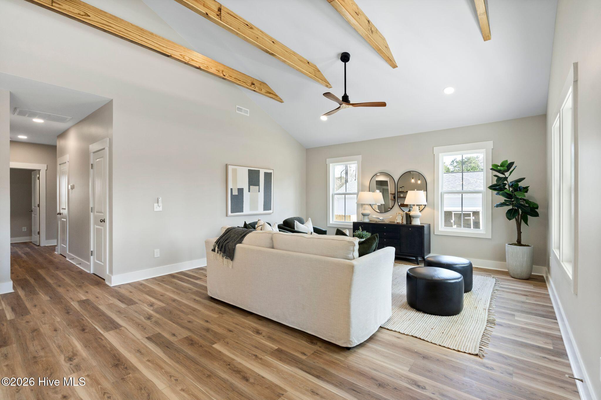 100558463 | Photo 11