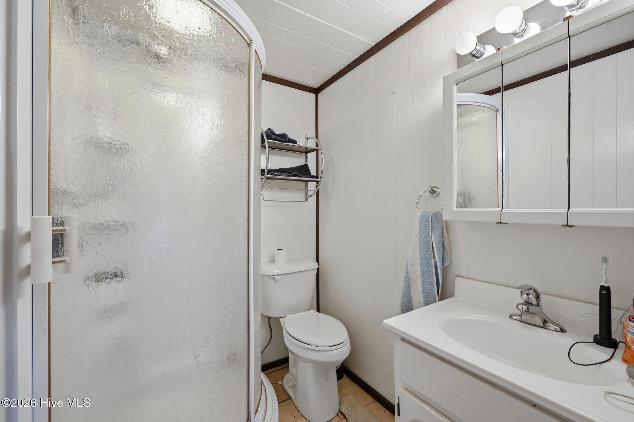 1570 Front Bathroom