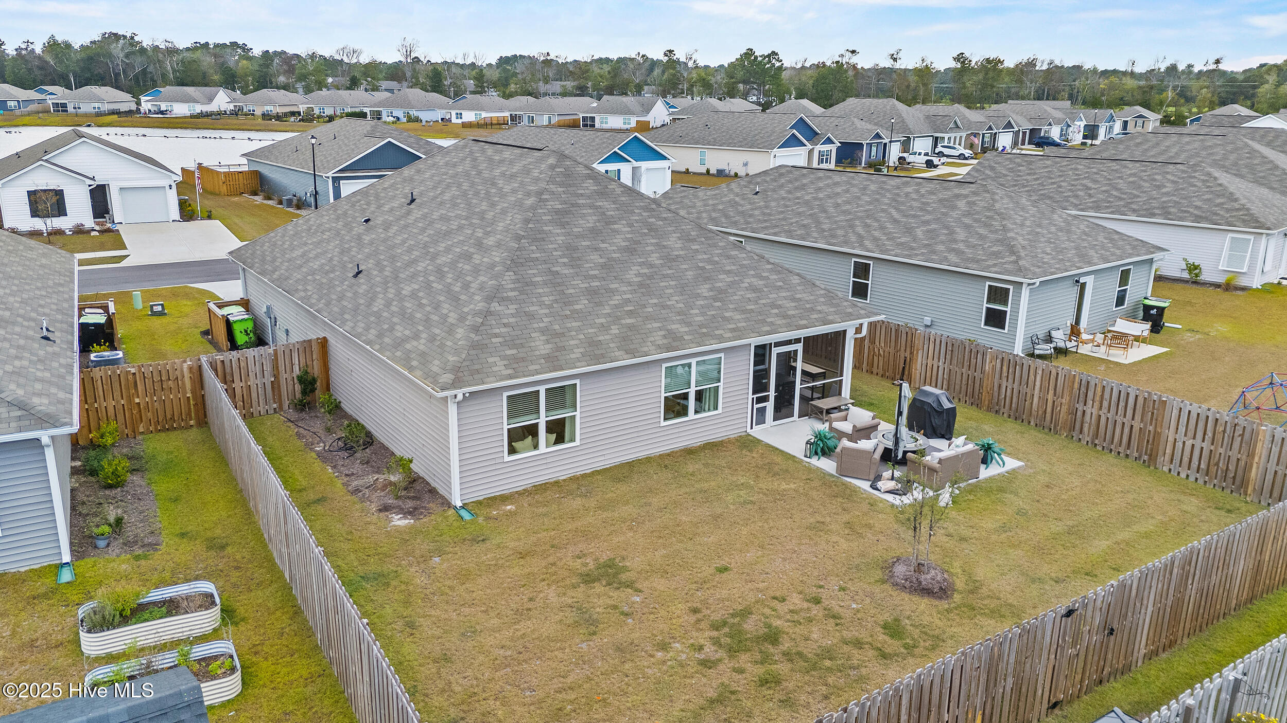 100533883 | Photo 46