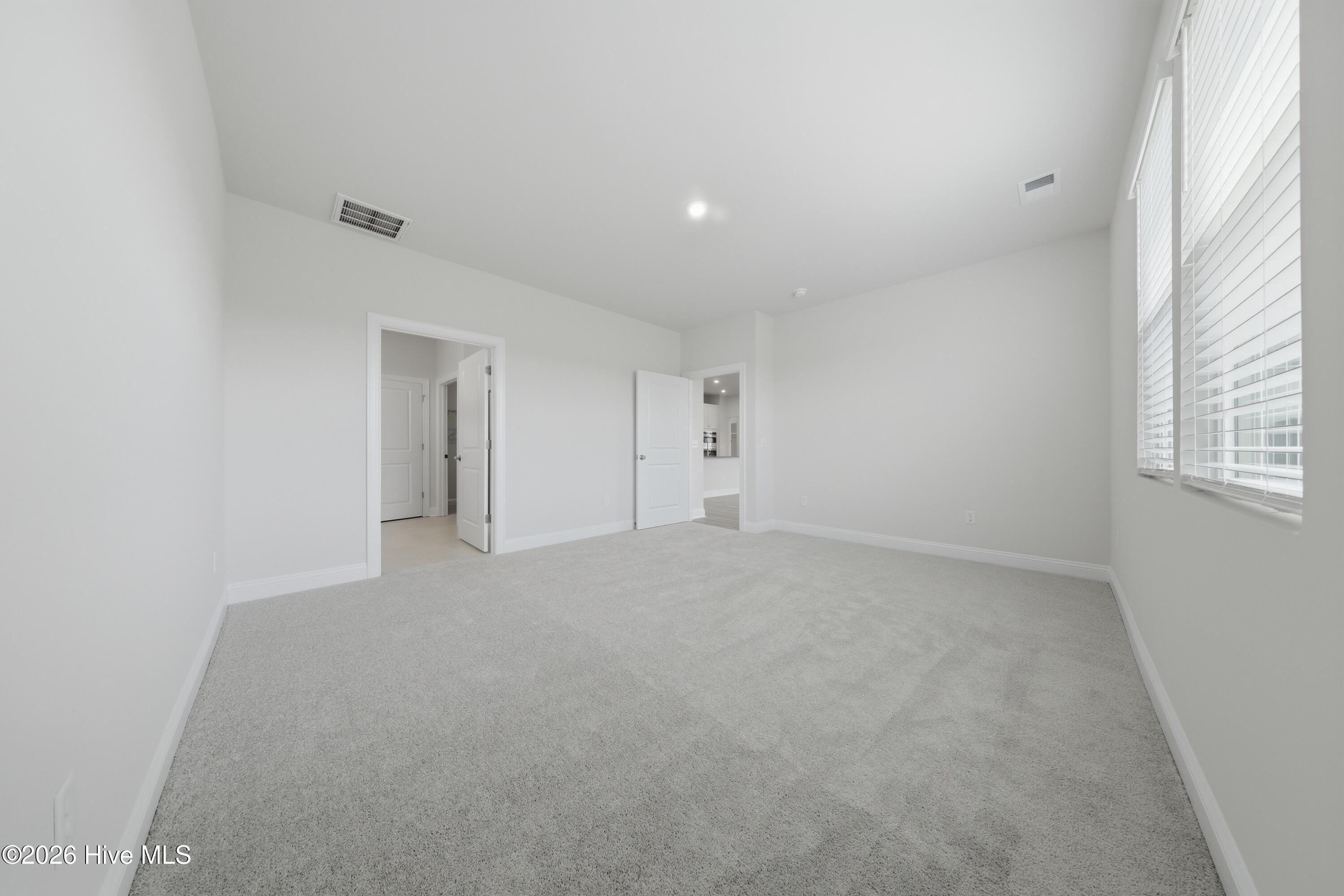 100563139 | Photo 34