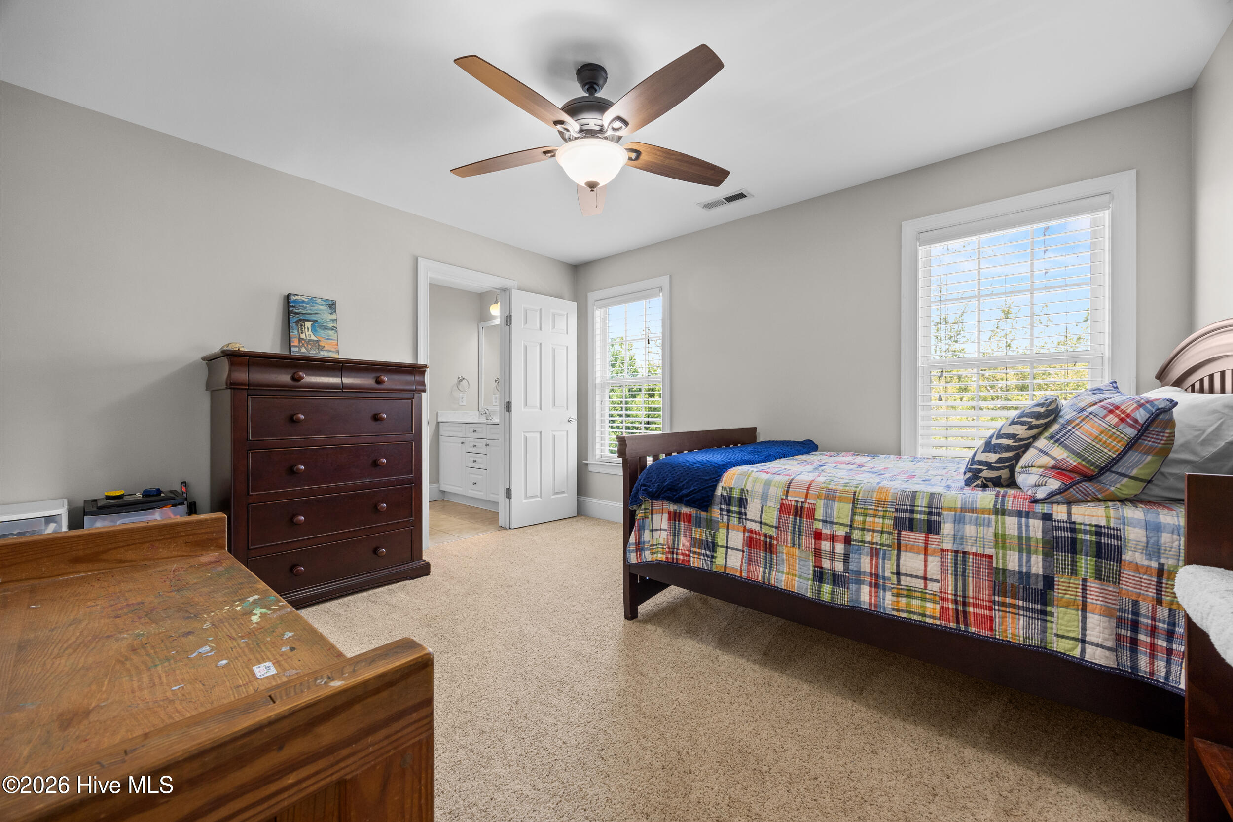 100565771 | Photo 35