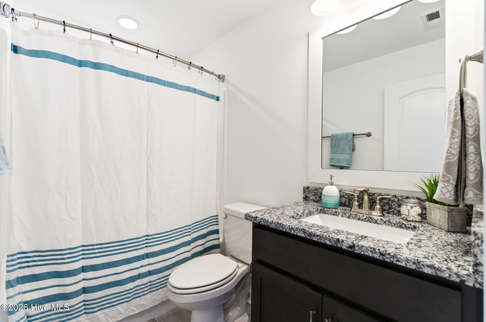 100565935 | Photo 33