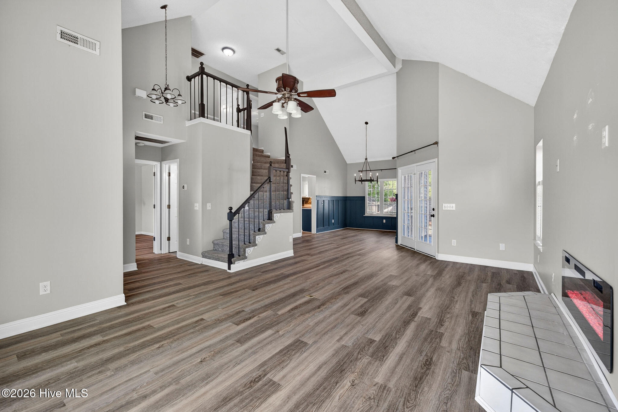 100567707 | Photo 21