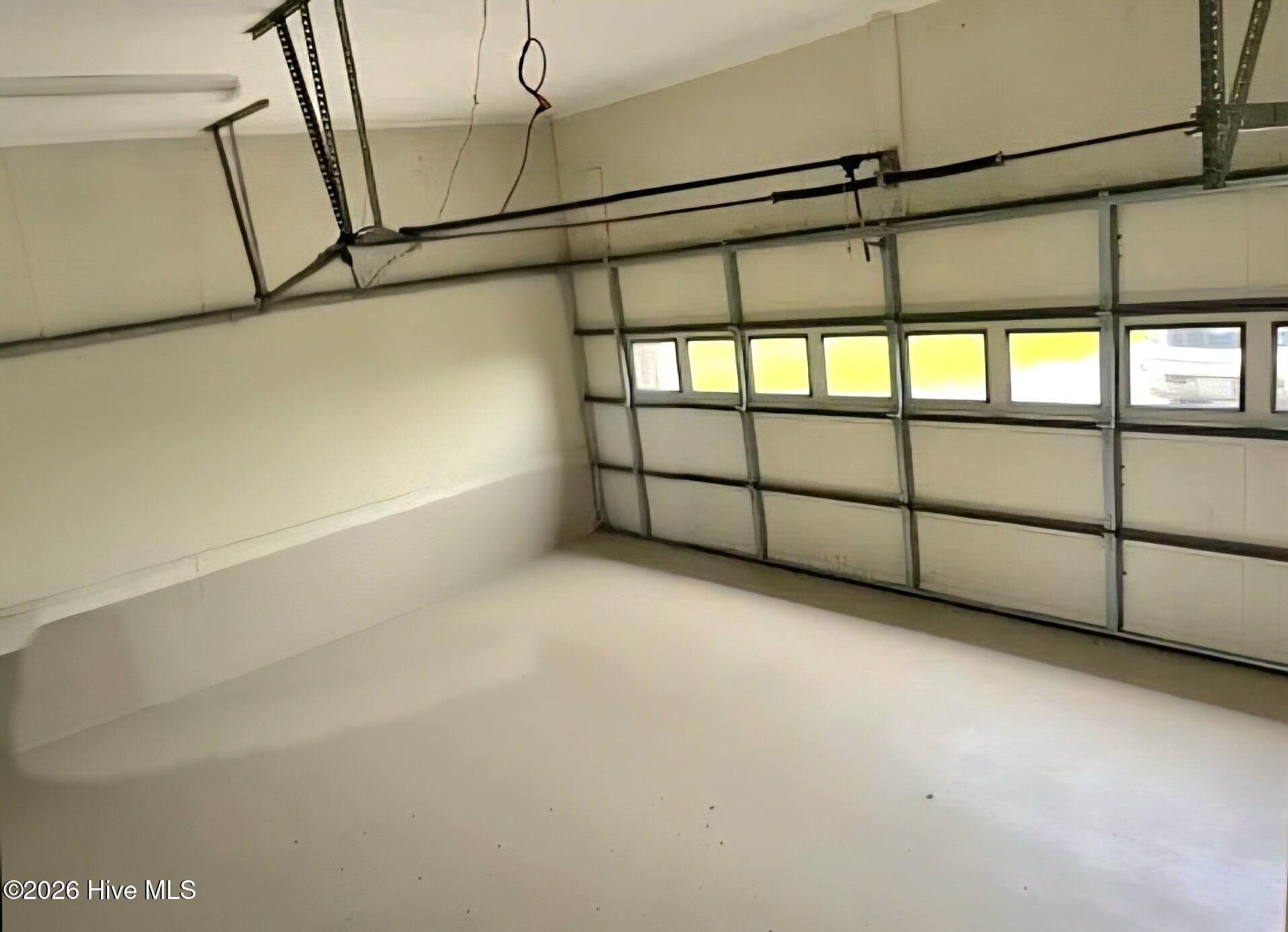 100563427 | Photo 34