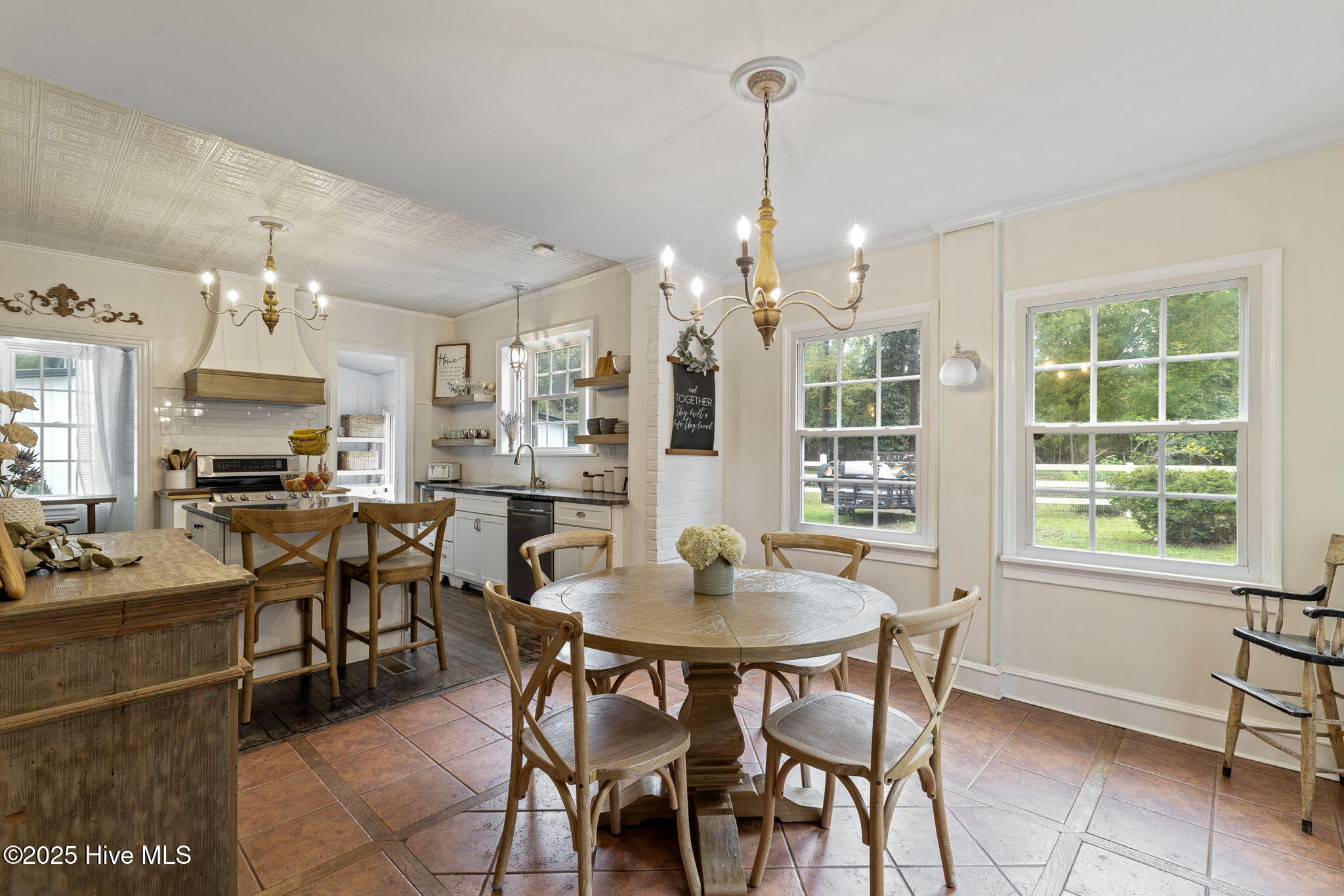 100533679 | Photo 32